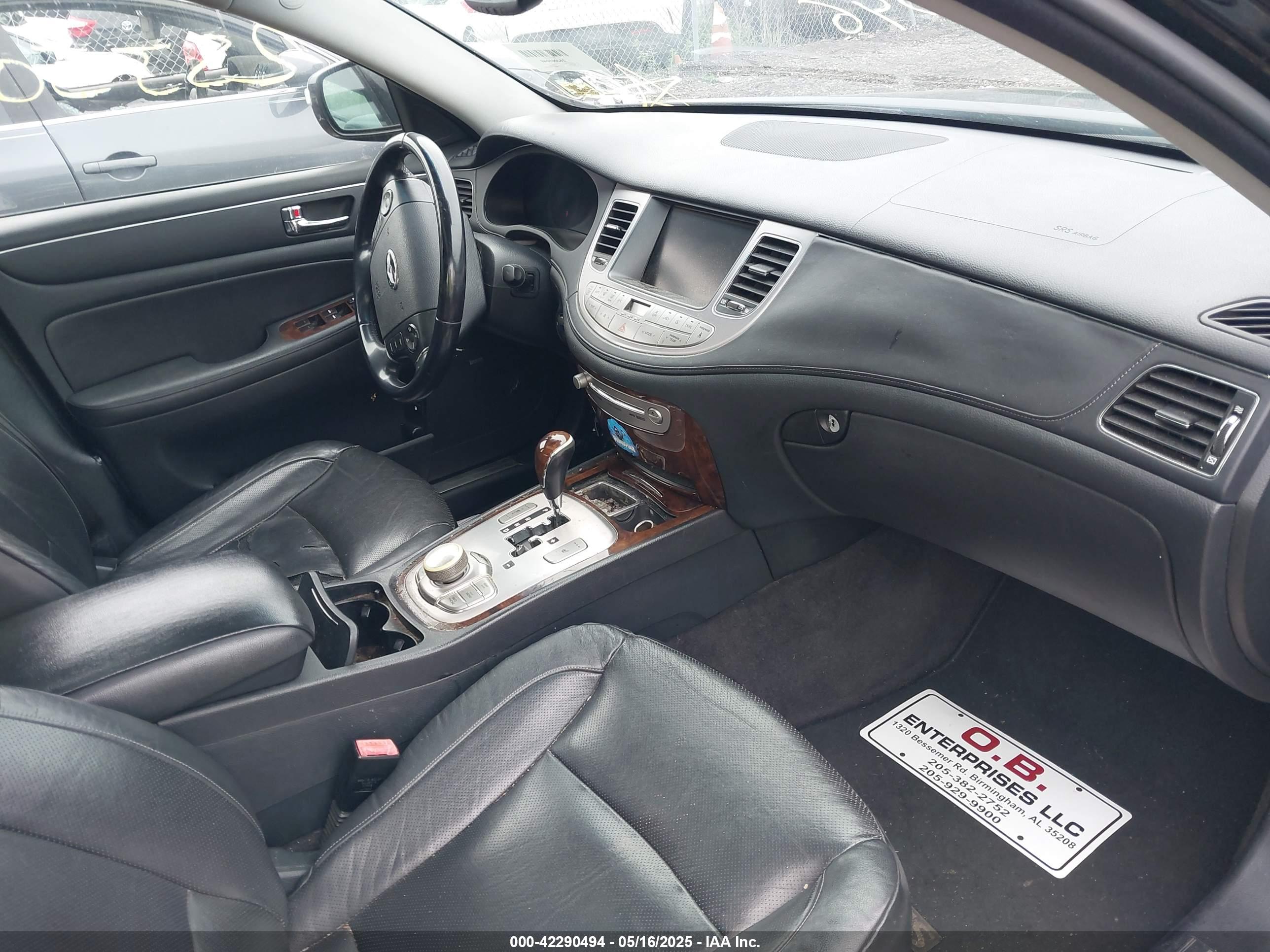 HYUNDAI GENESIS image 5