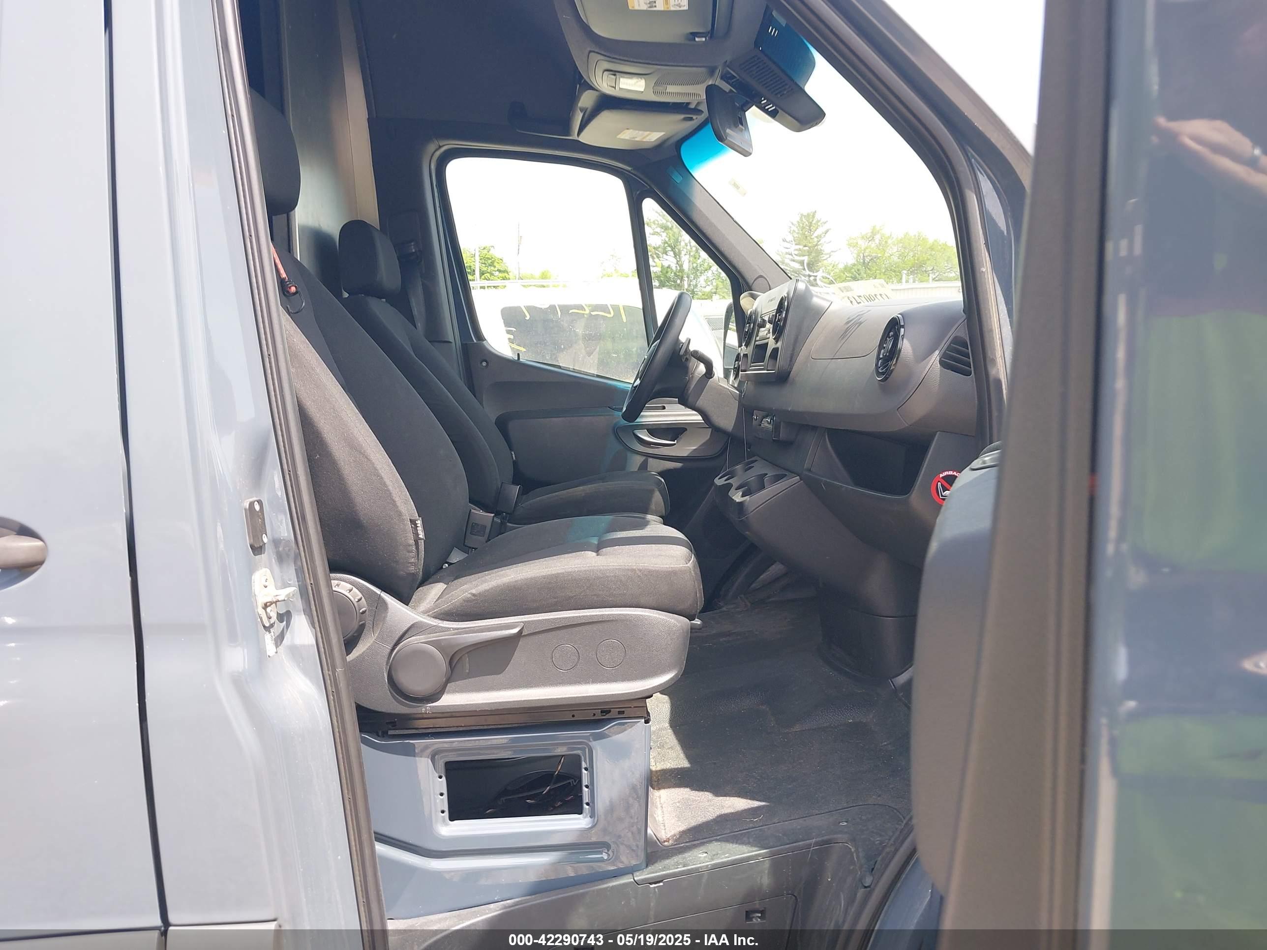 MERCEDES-BENZ SPRINTER image 5