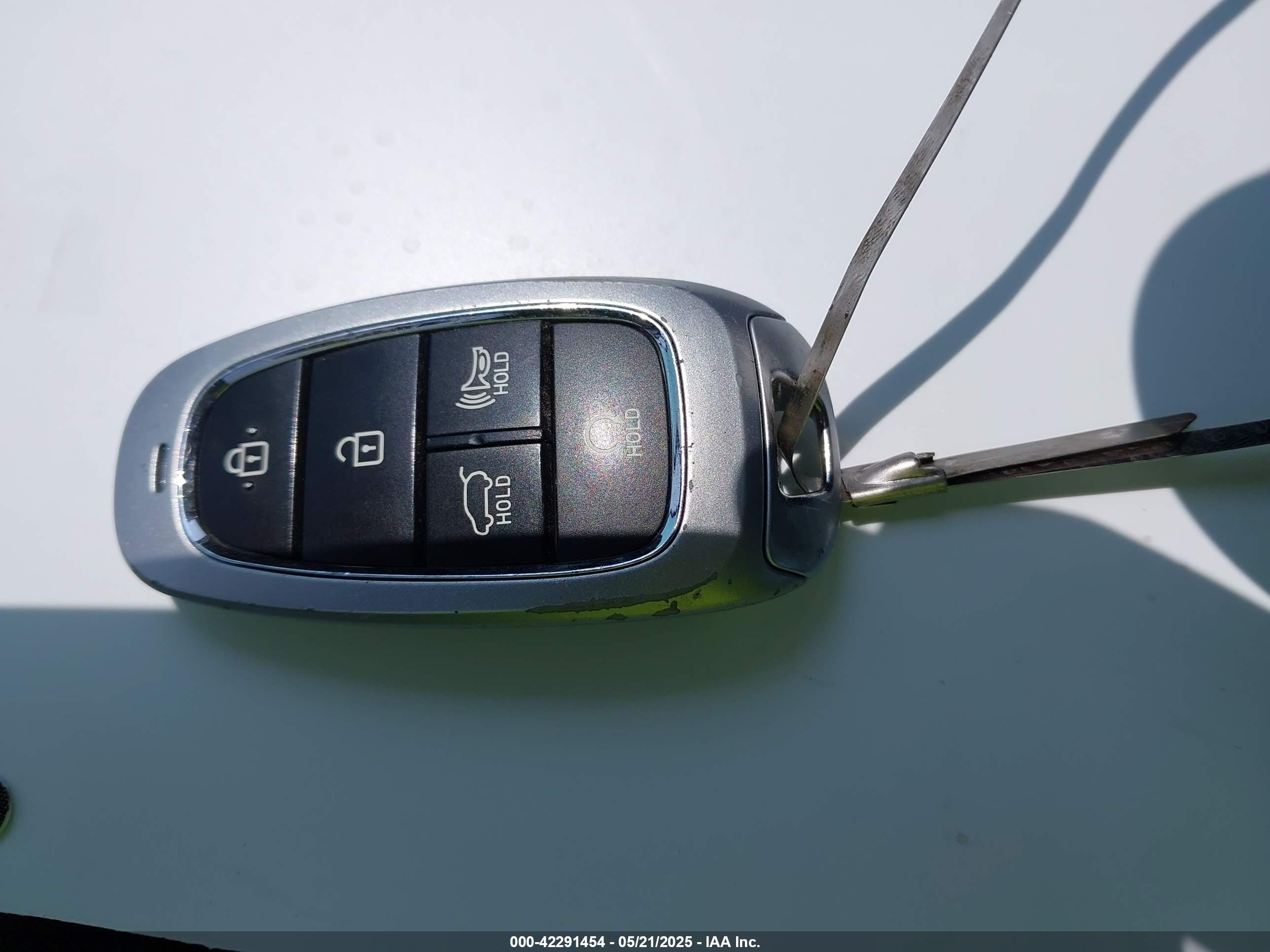 HYUNDAI SANTA image 11