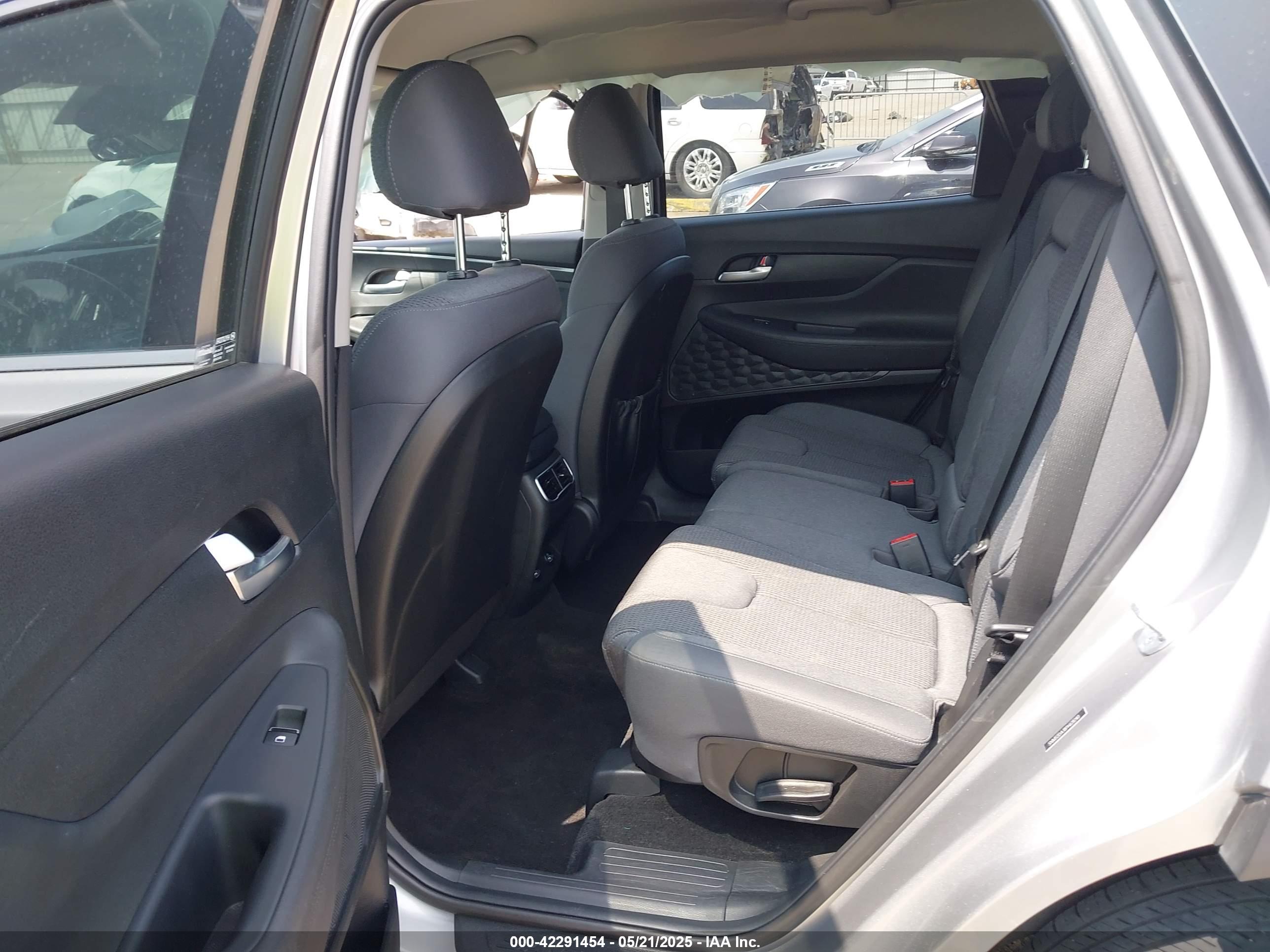 HYUNDAI SANTA image 8
