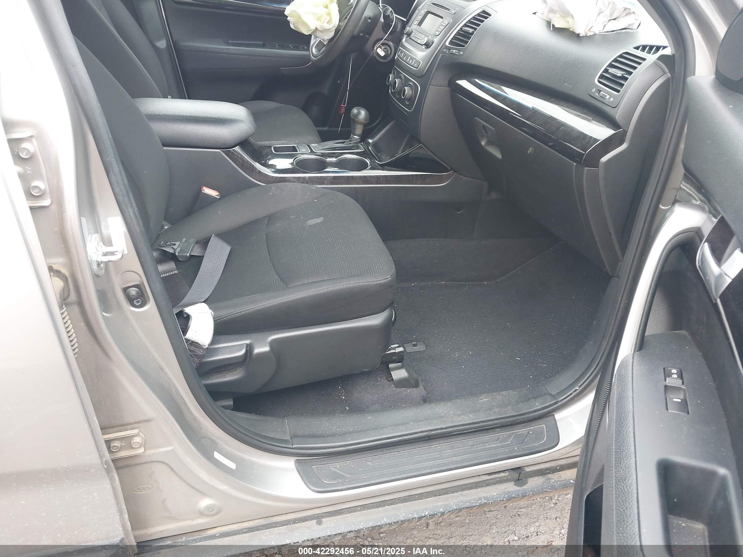 KIA SORENTO image 5
