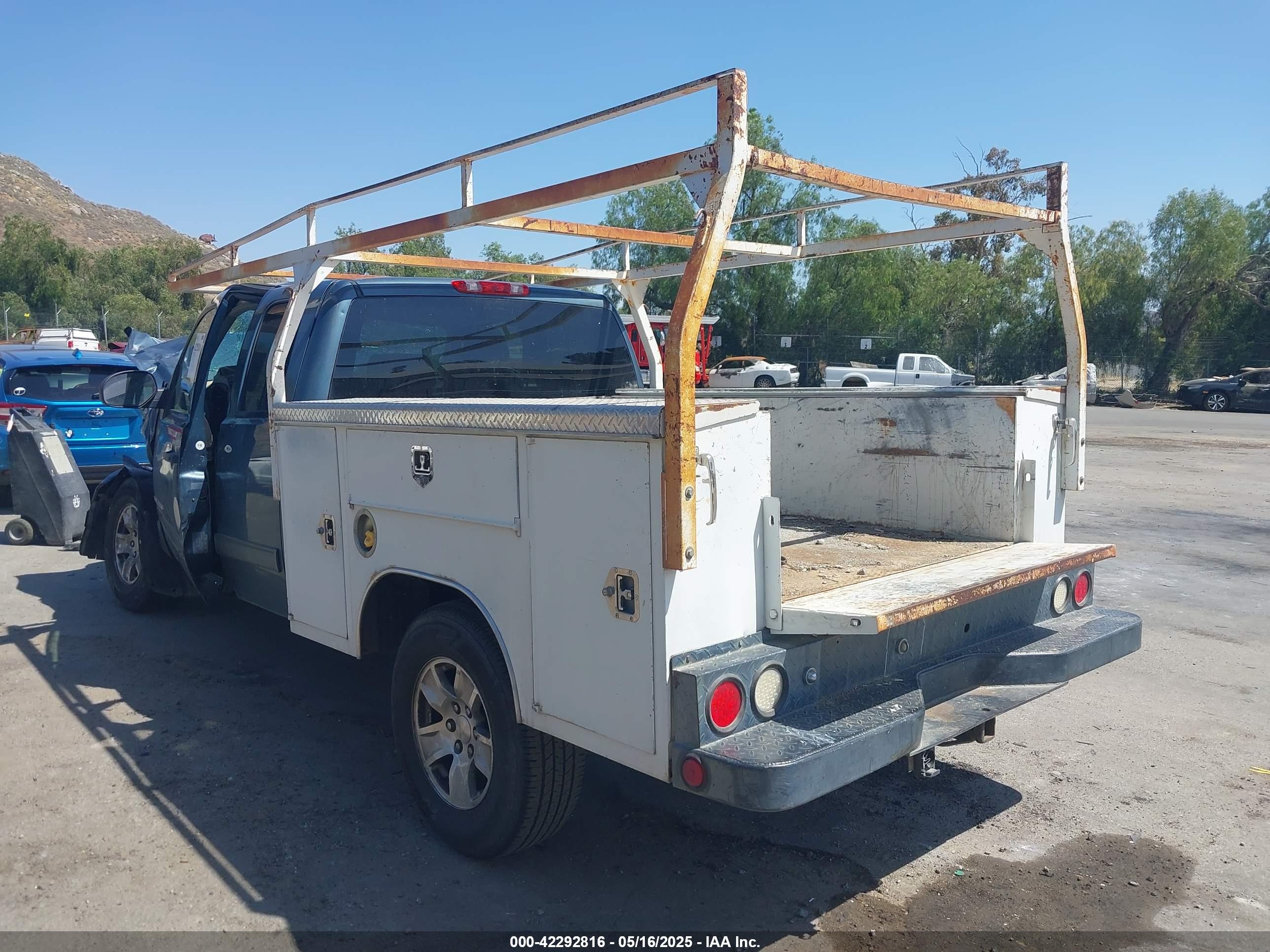 CHEVROLET SILVERADO image 3