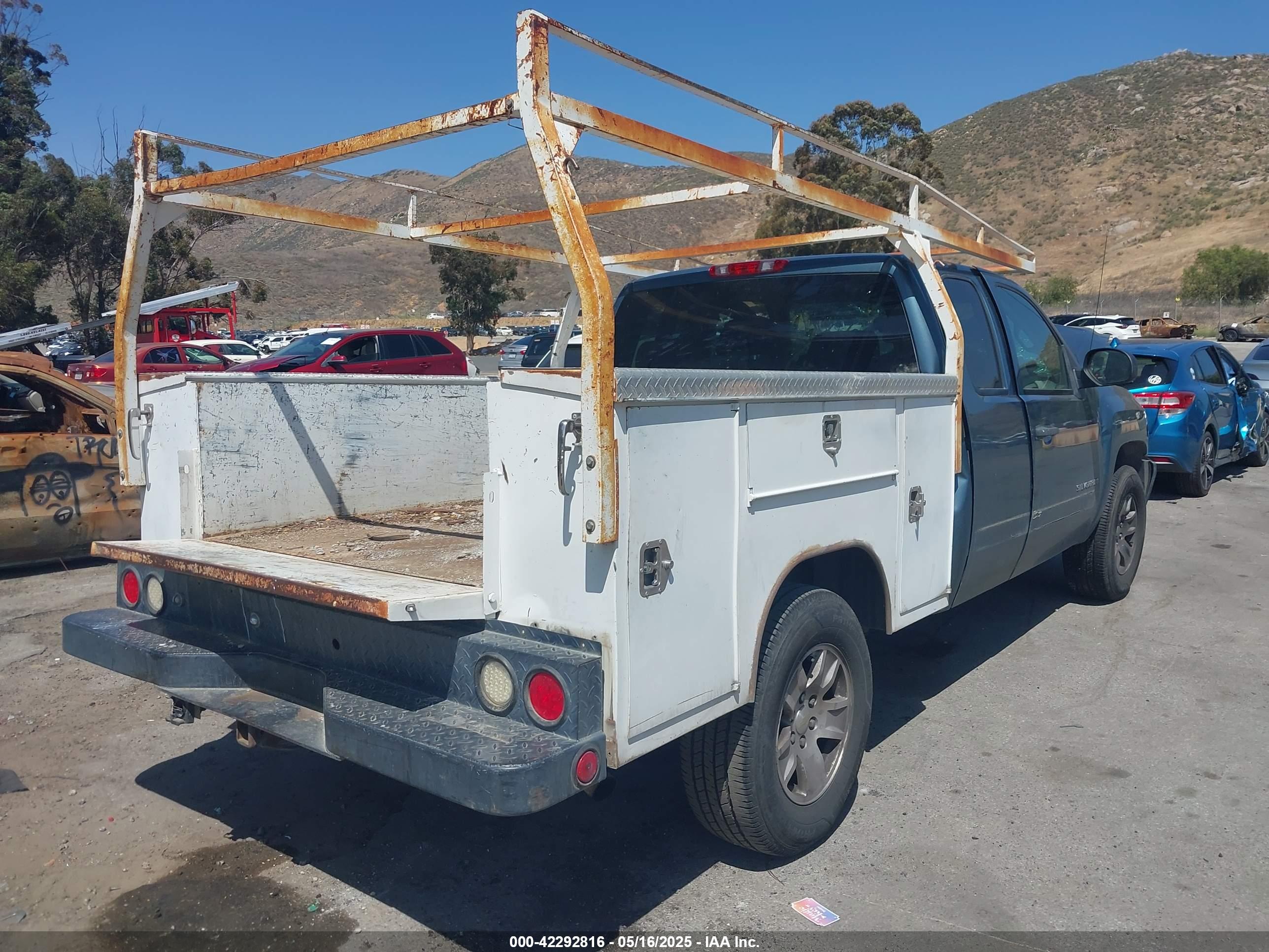 CHEVROLET SILVERADO image 4