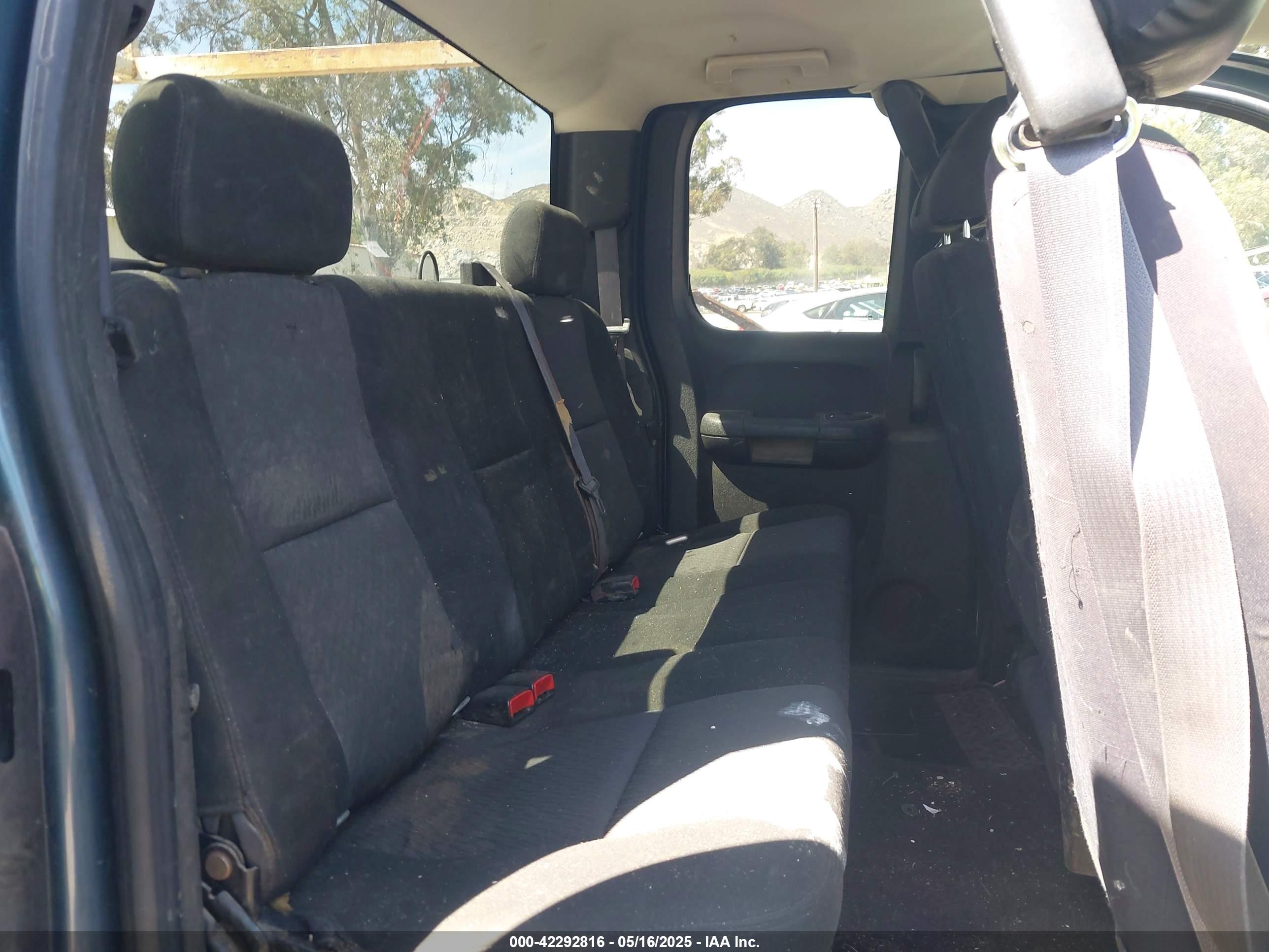 CHEVROLET SILVERADO image 8