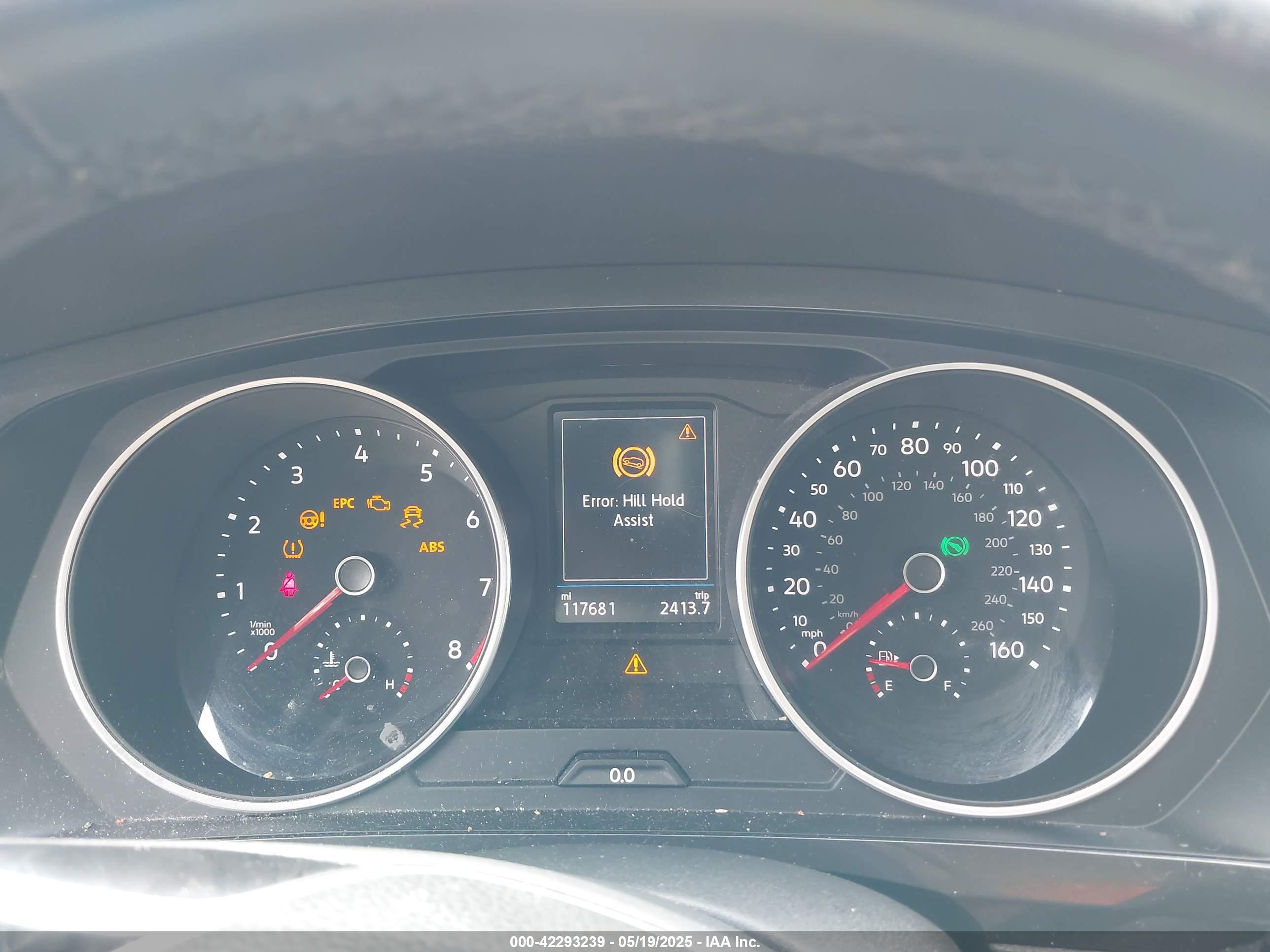 VOLKSWAGEN TIGUAN image 7