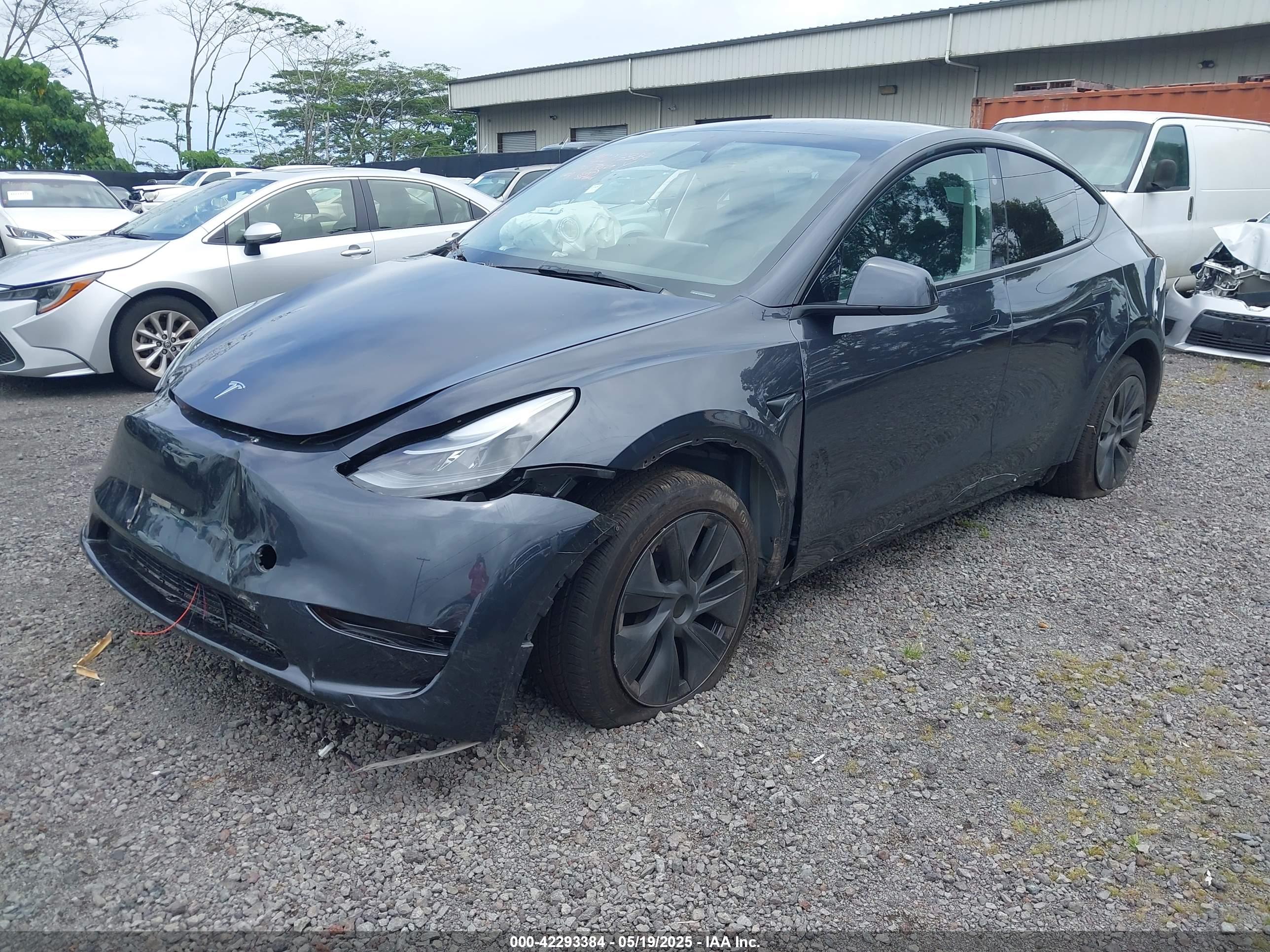 TESLA MODEL image 2