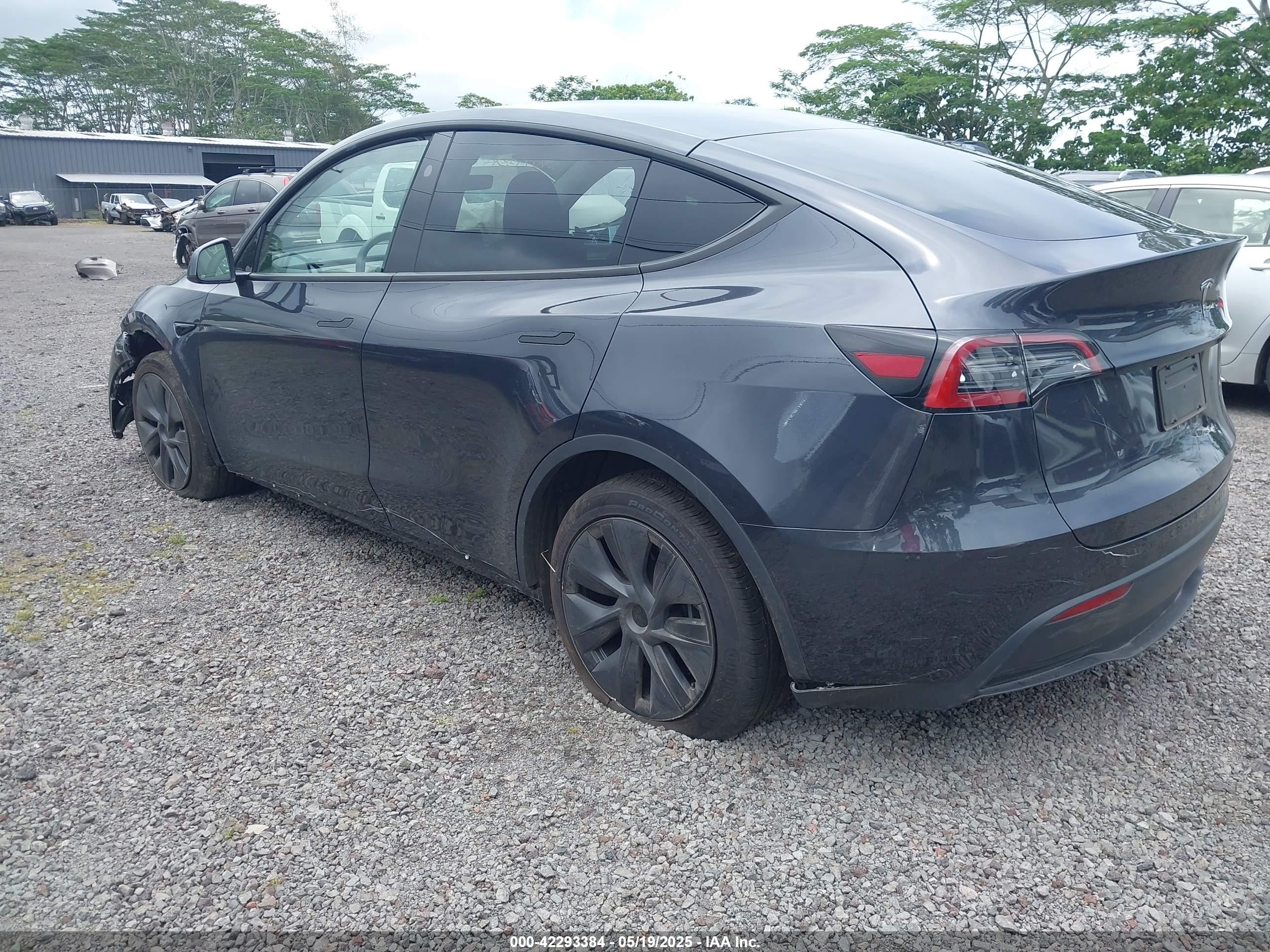TESLA MODEL image 3