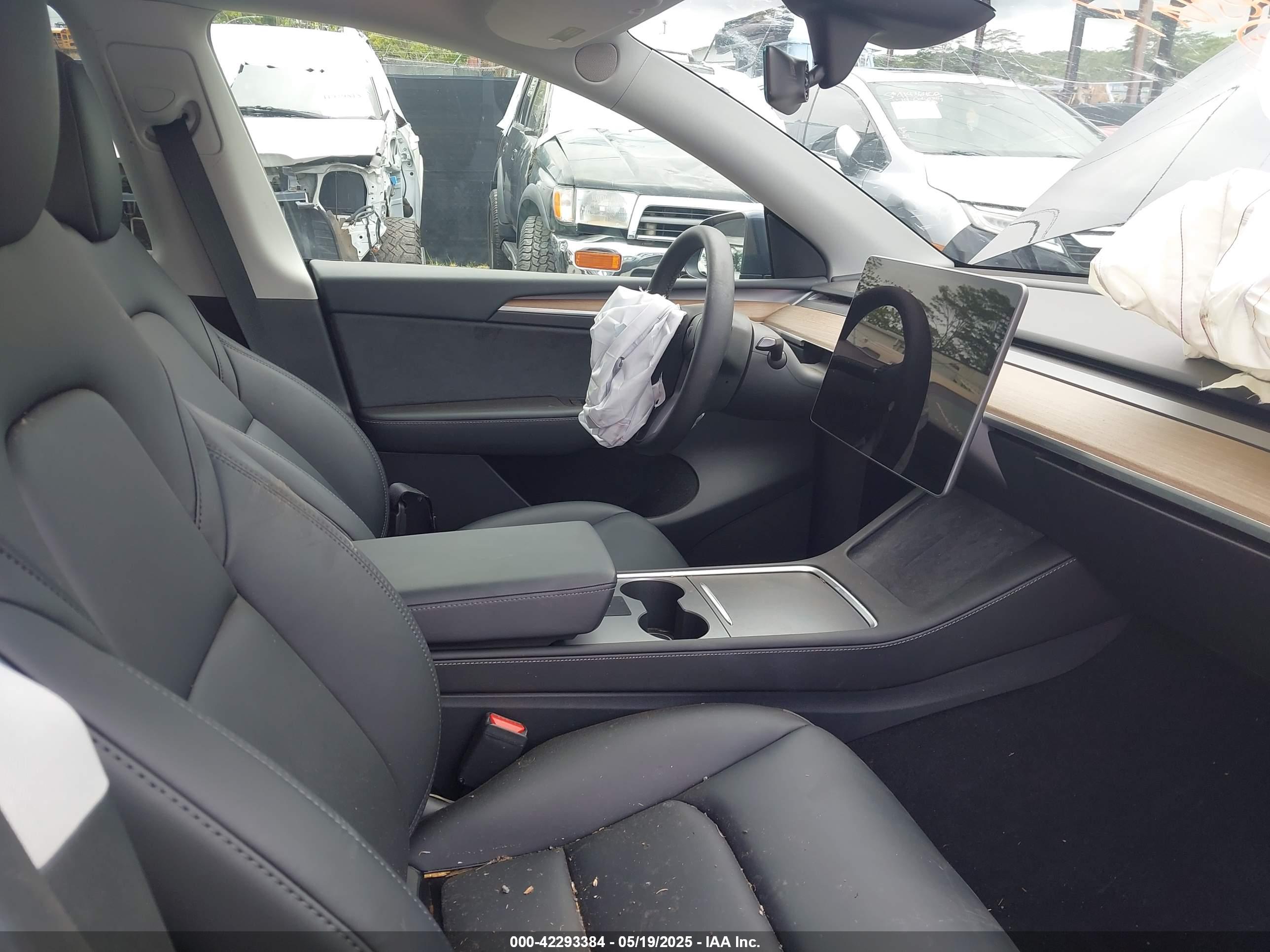 TESLA MODEL image 5