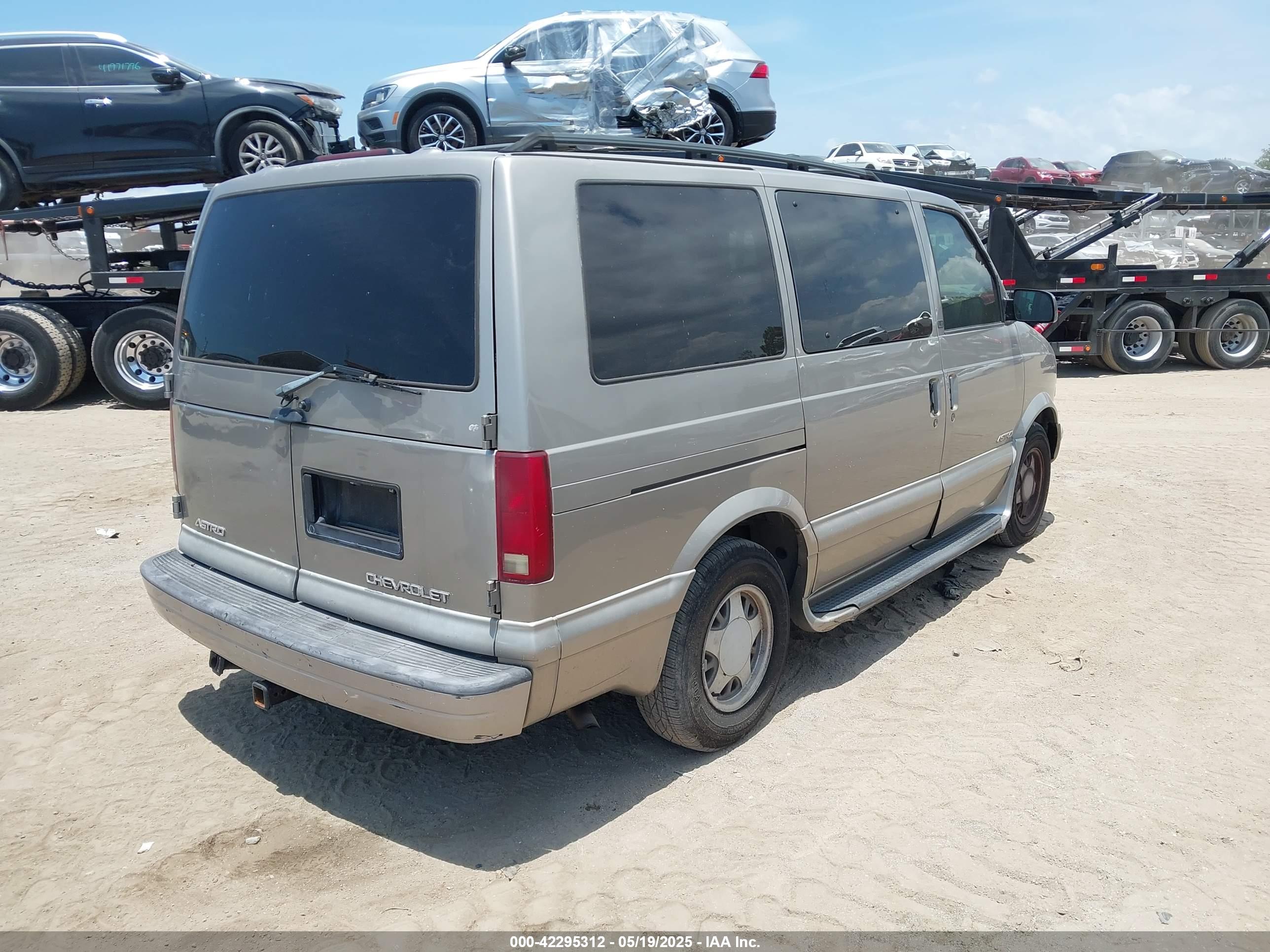 CHEVROLET ASTRO image 4