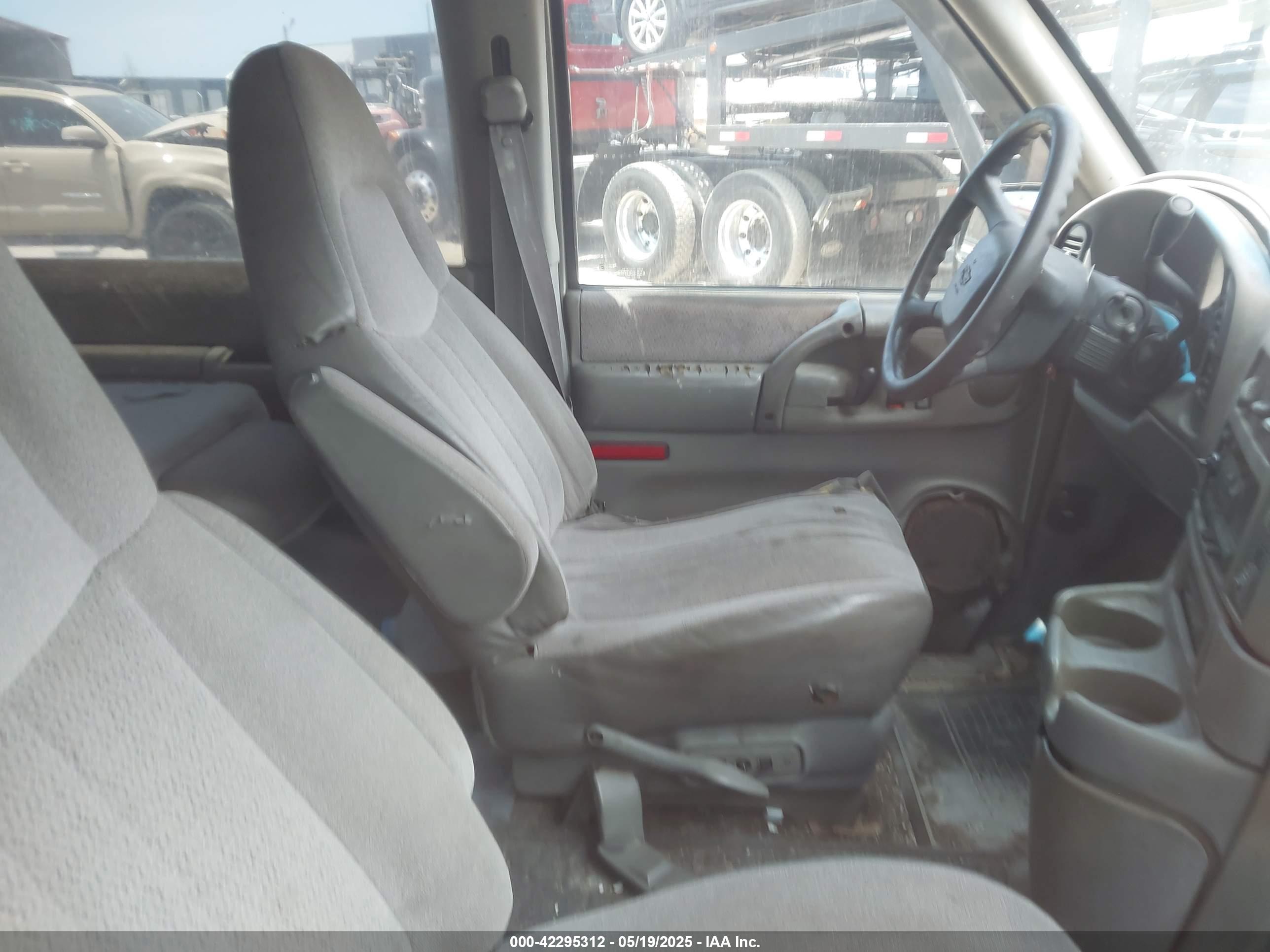 CHEVROLET ASTRO image 5