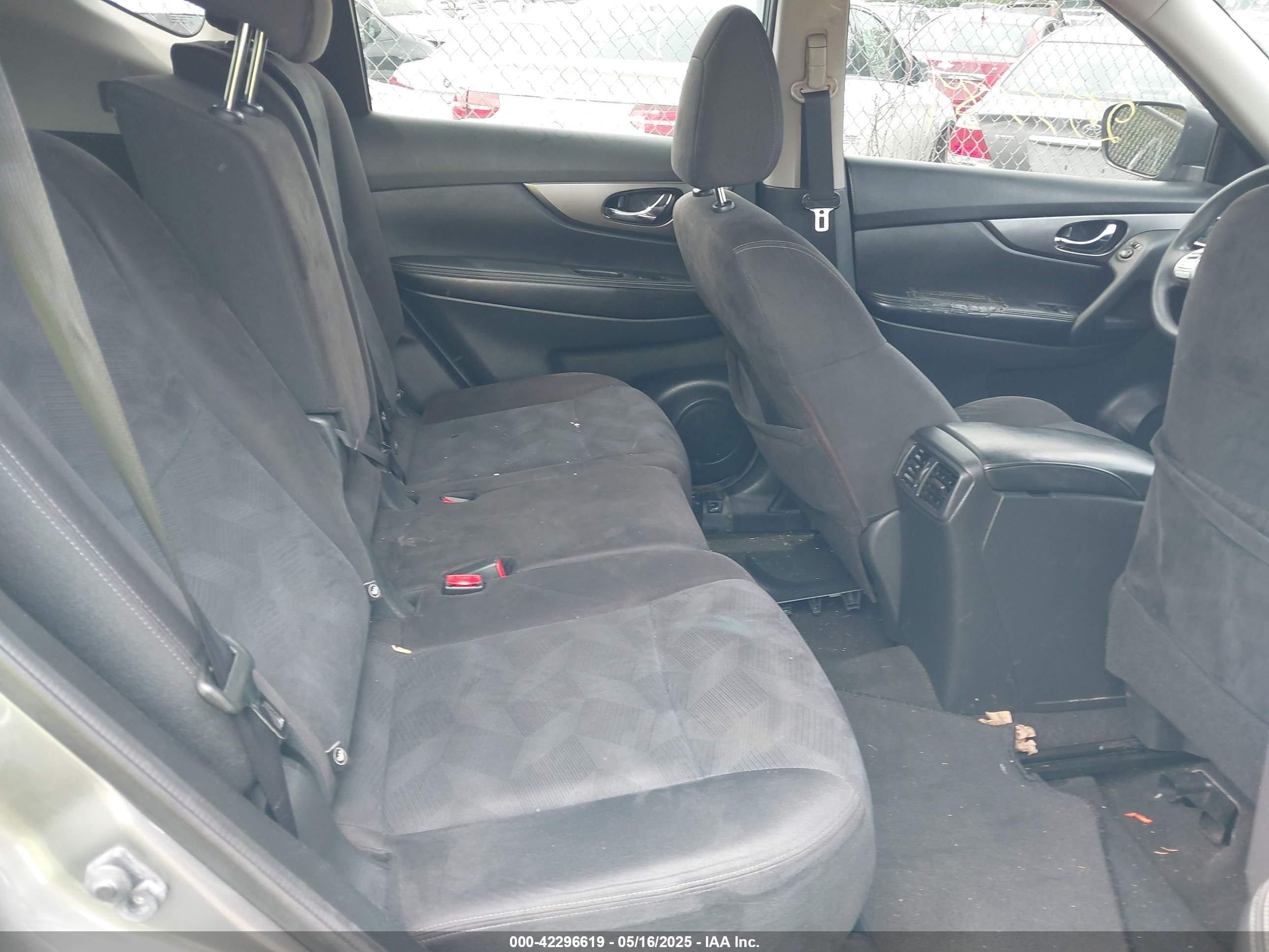 NISSAN ROGUE image 8