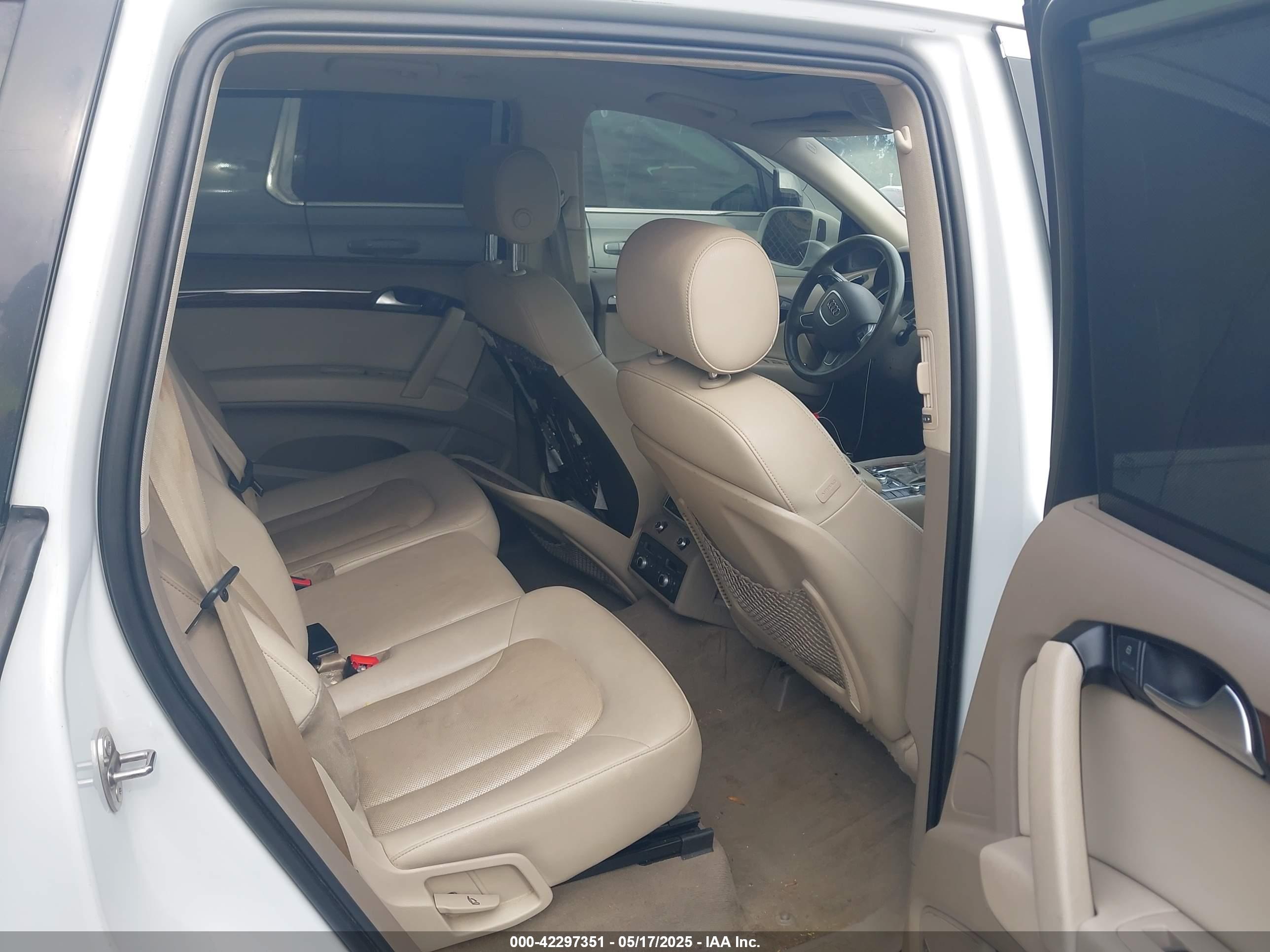 AUDI Q7 image 8
