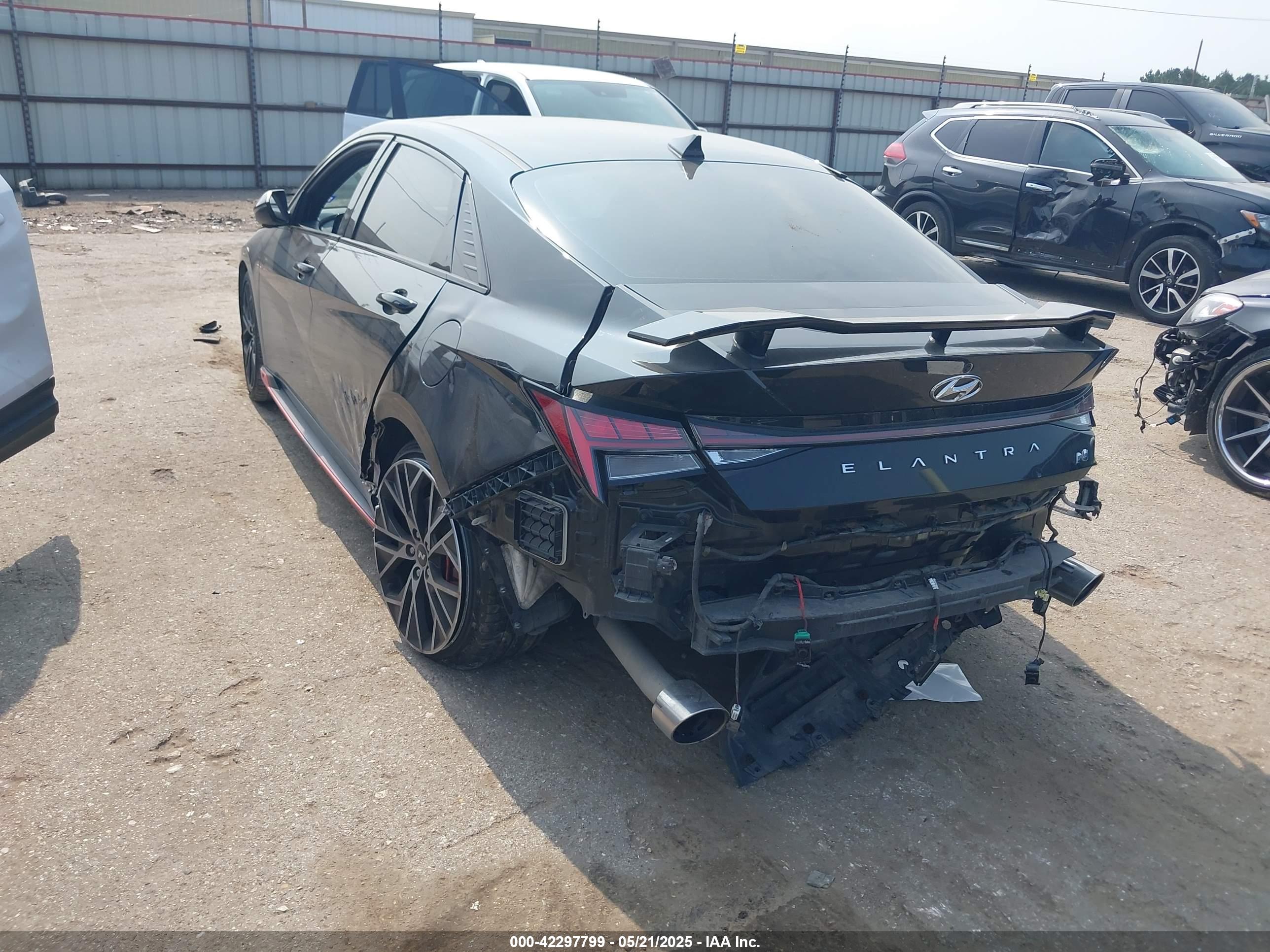 HYUNDAI ELANTRA image 3