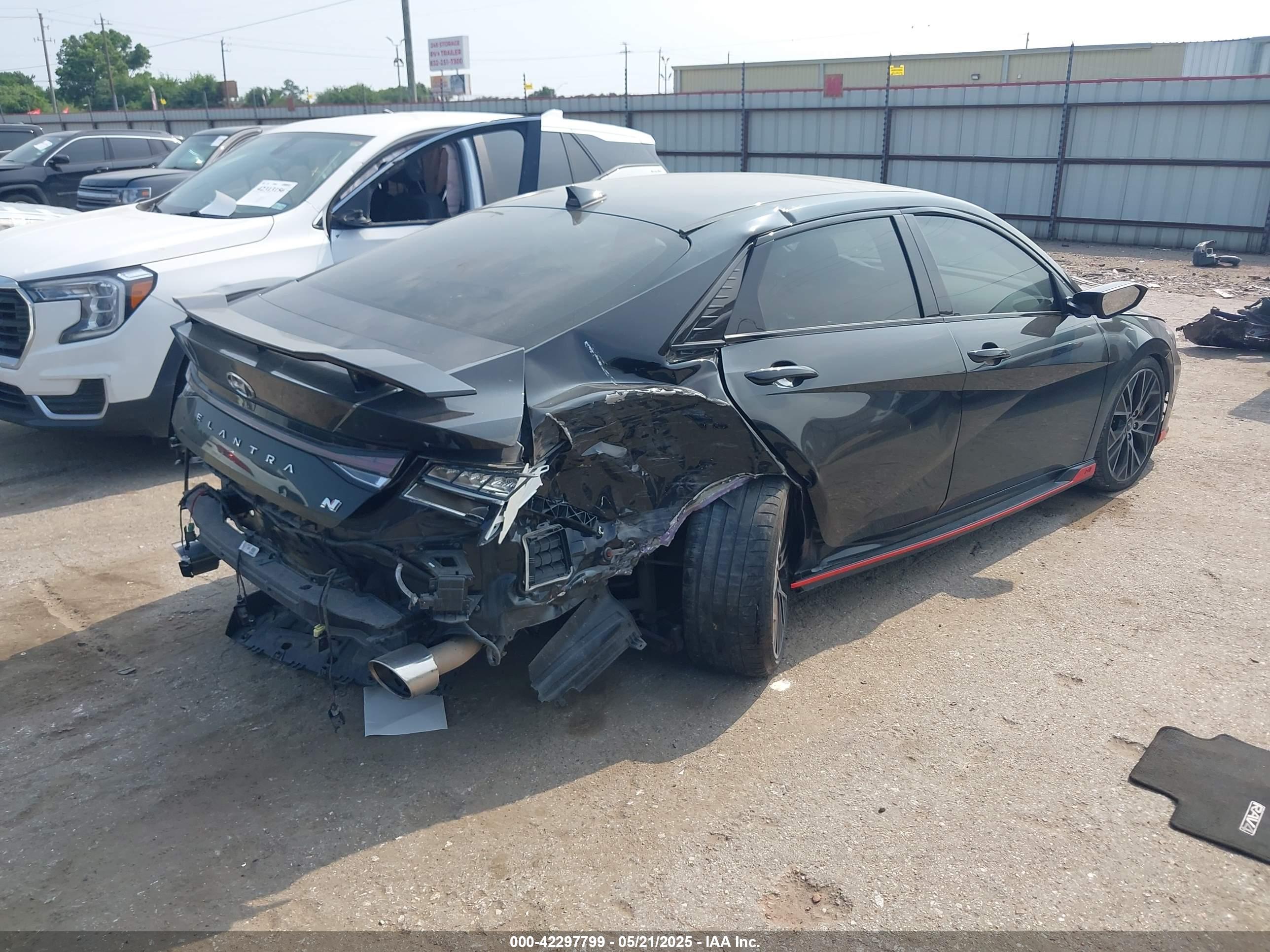 HYUNDAI ELANTRA image 4