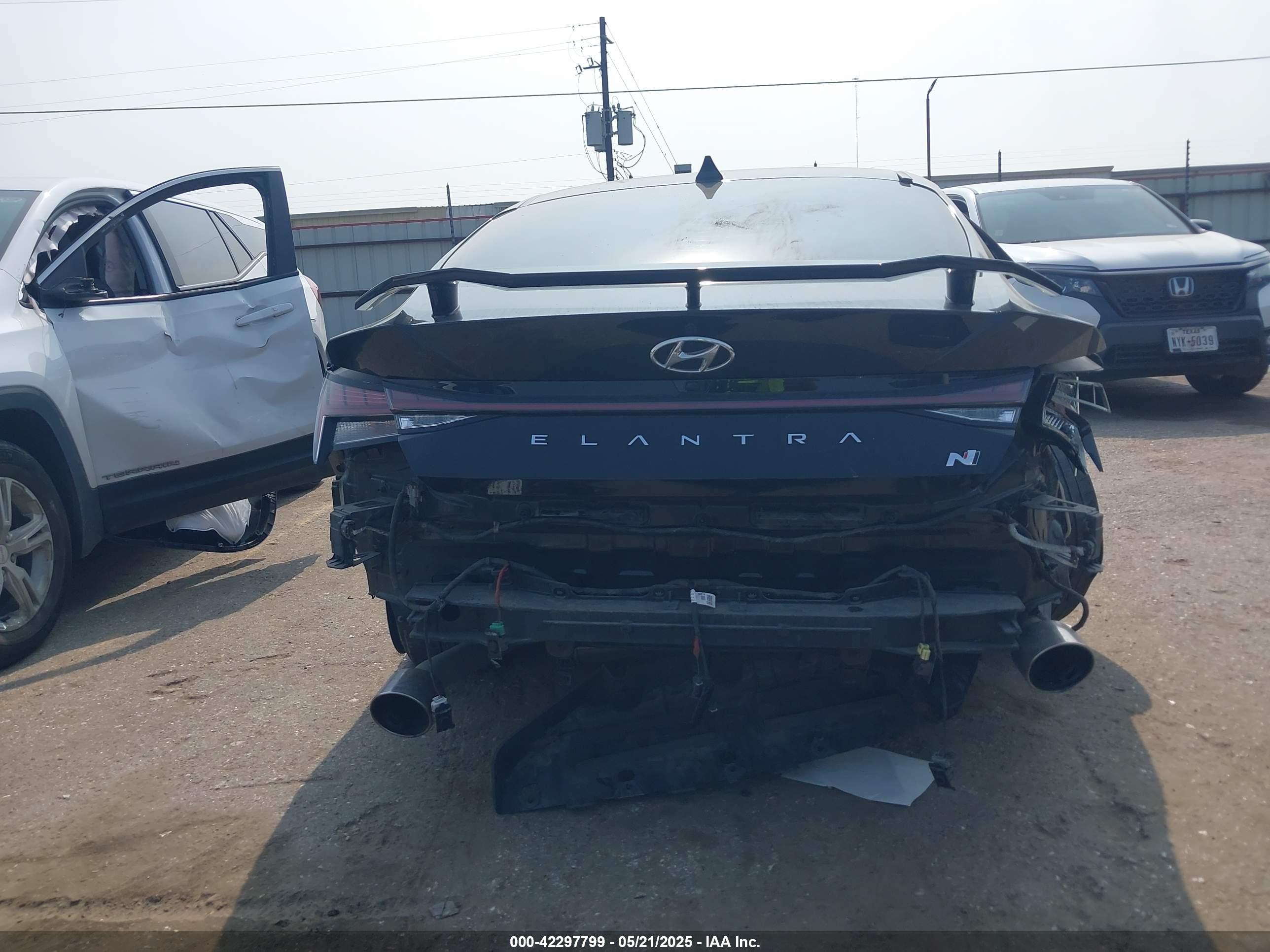 HYUNDAI ELANTRA image 6