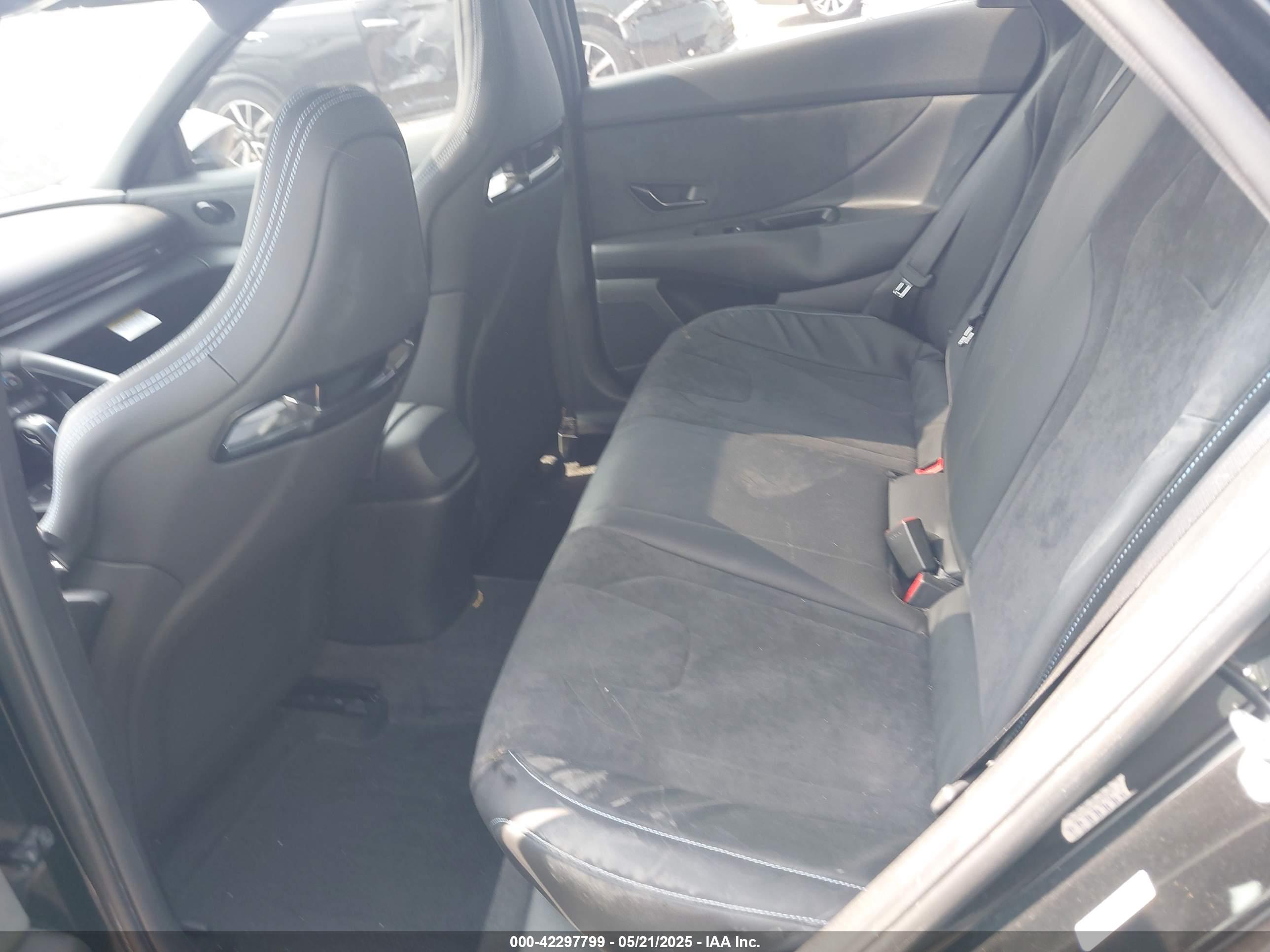 HYUNDAI ELANTRA image 8