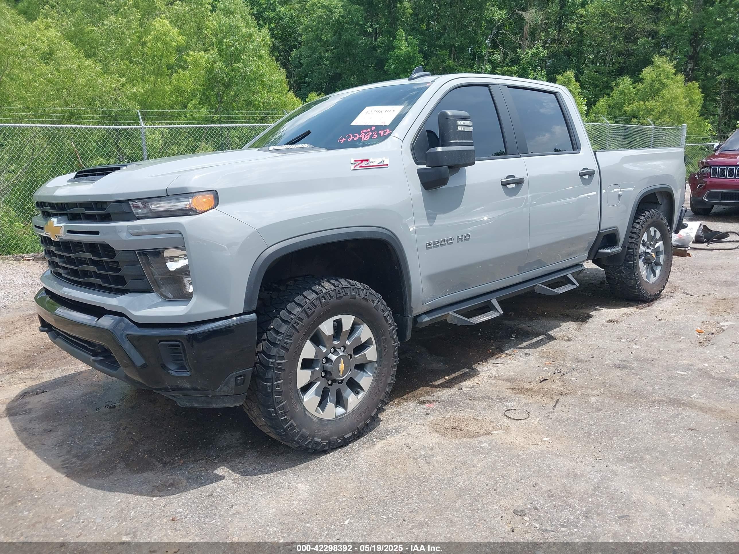CHEVROLET SILVERADO image 2