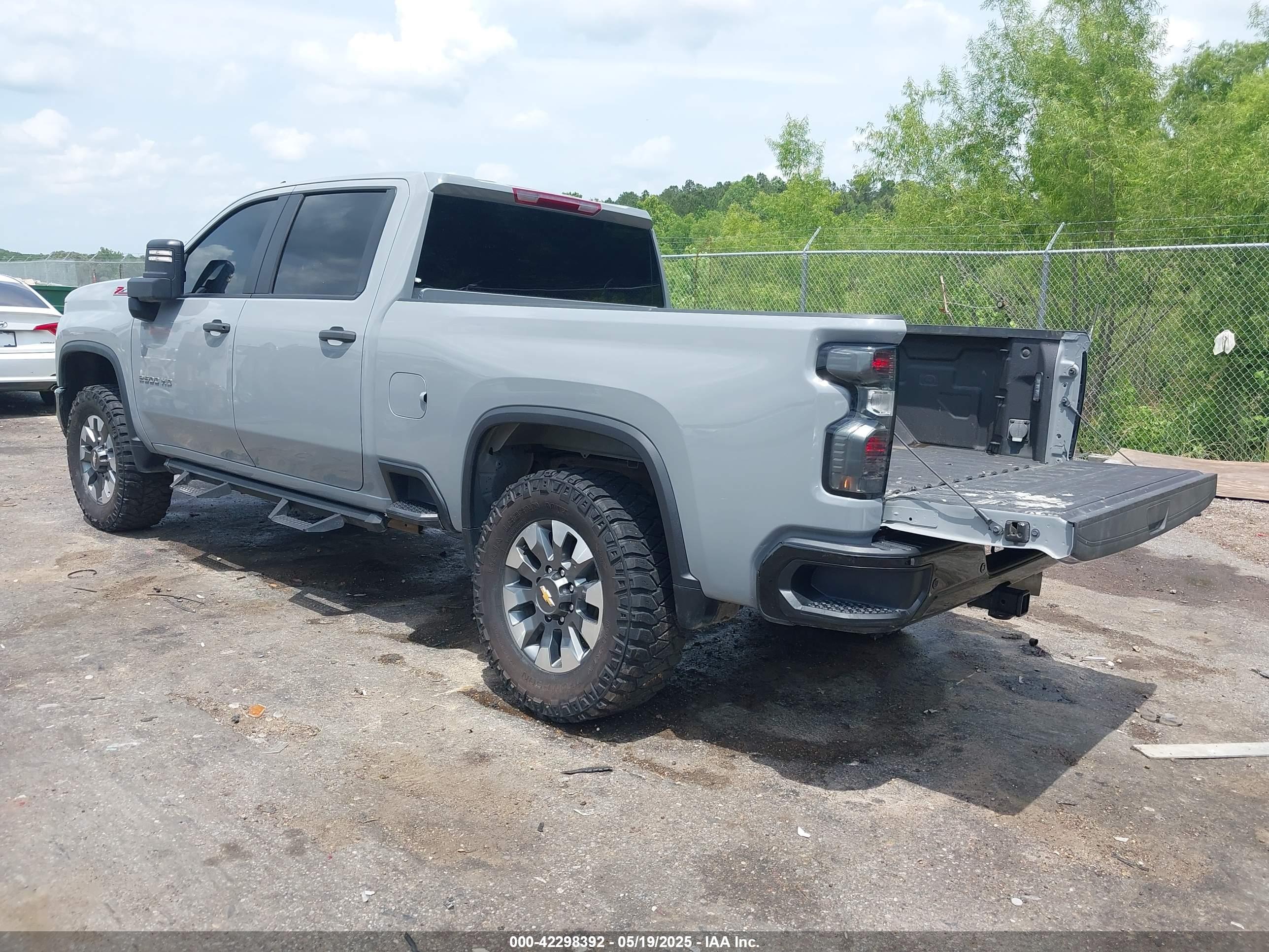 CHEVROLET SILVERADO image 3