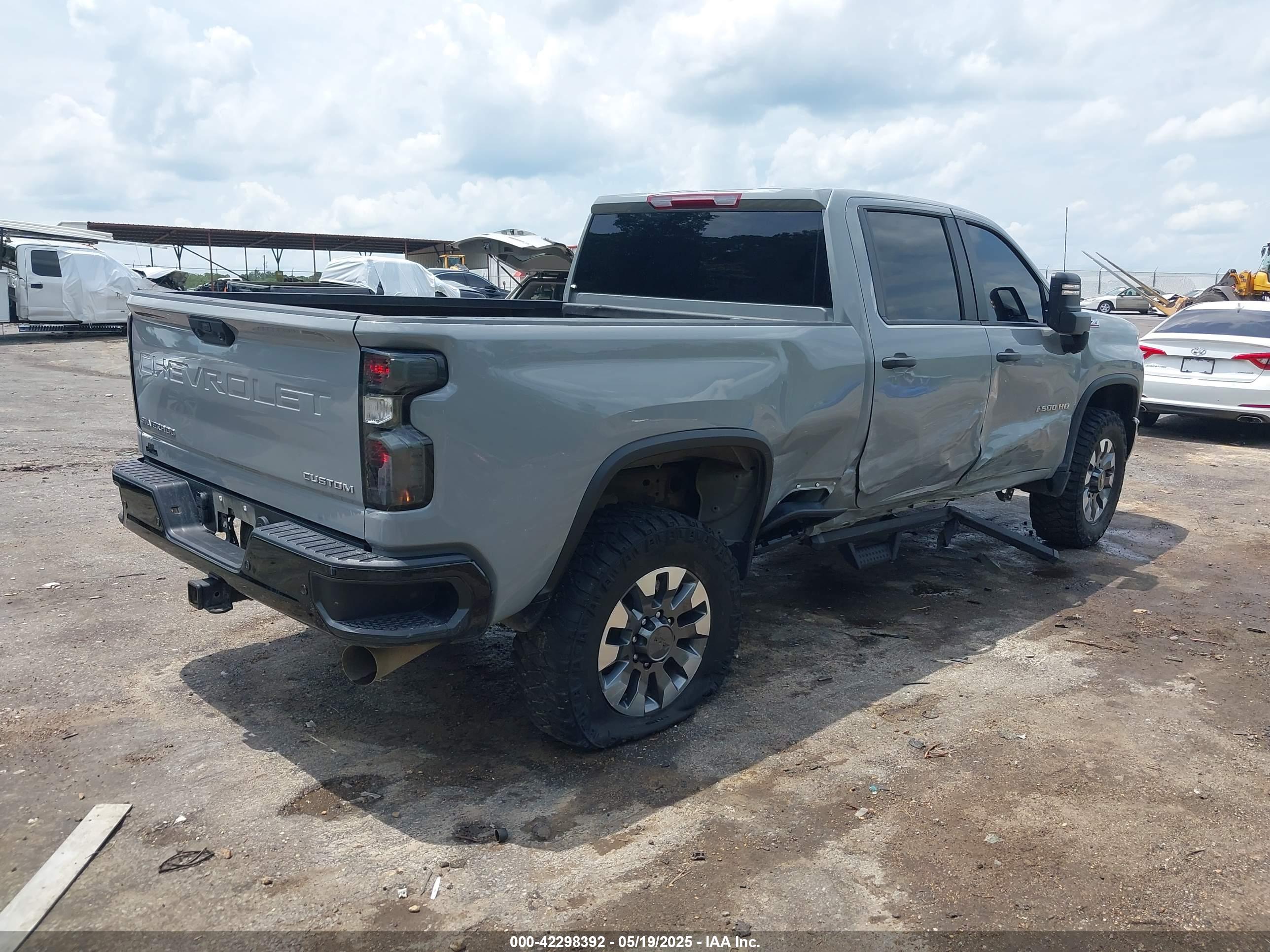 CHEVROLET SILVERADO image 4