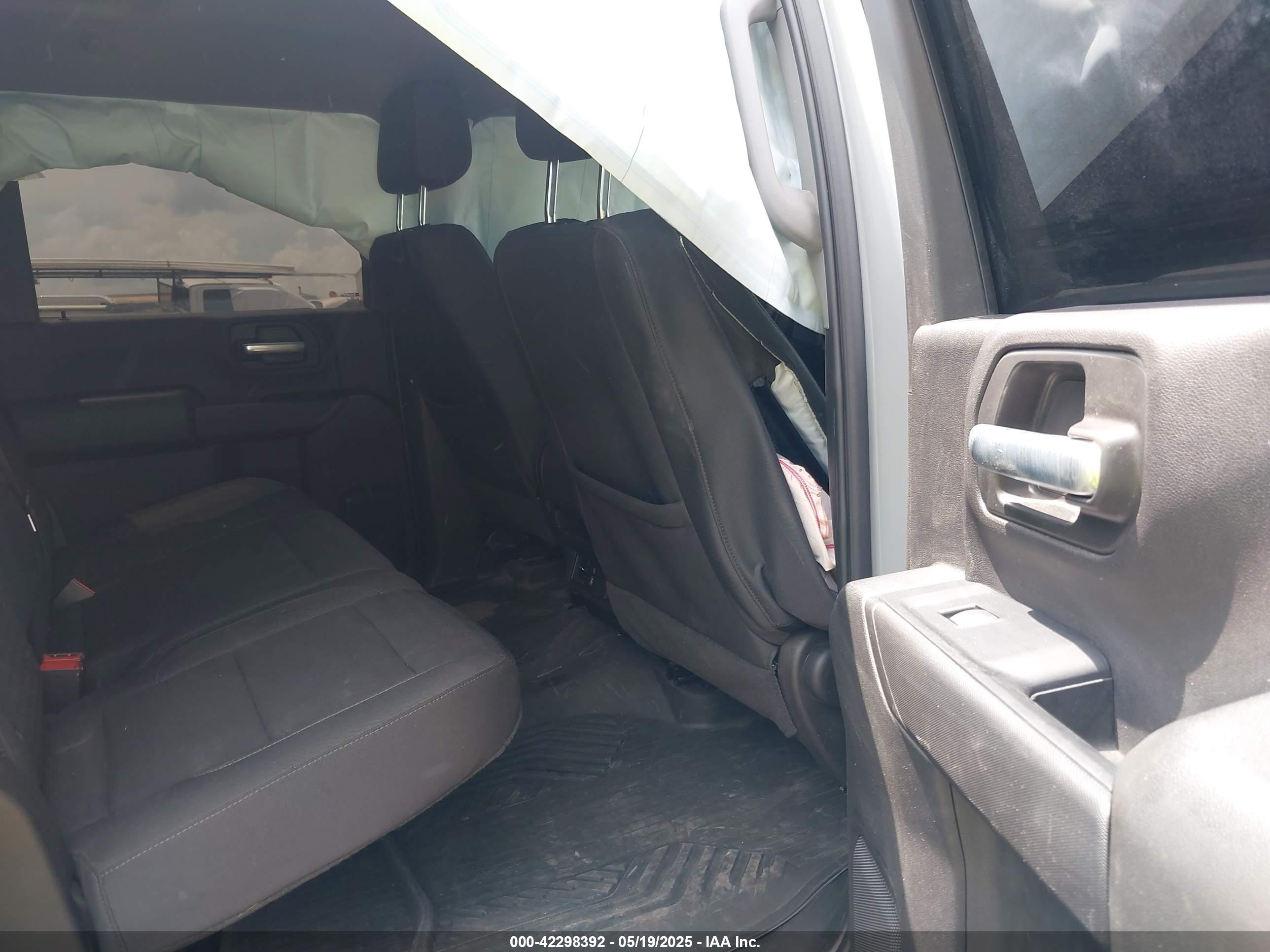 CHEVROLET SILVERADO image 7