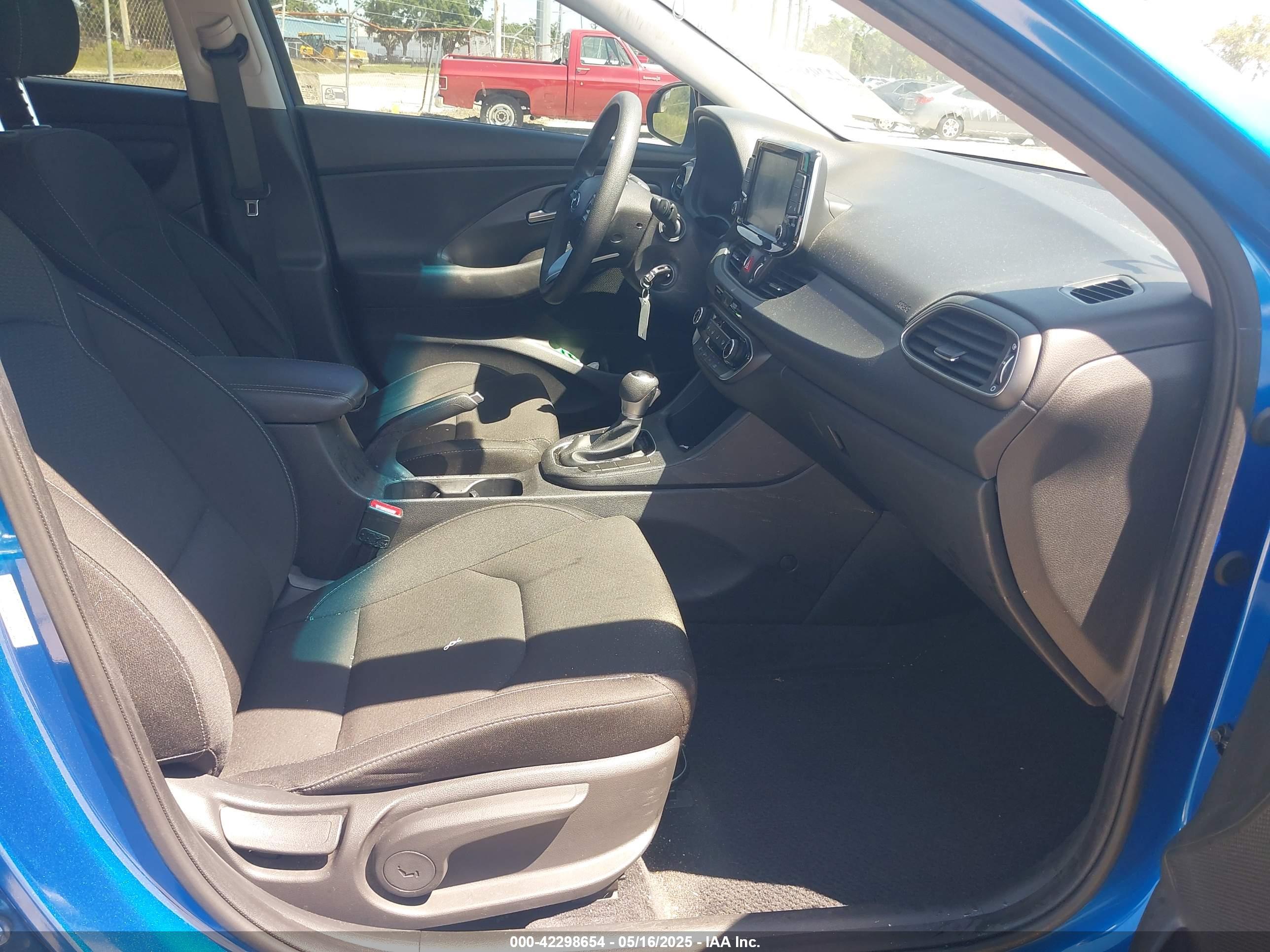 HYUNDAI ELANTRA image 5