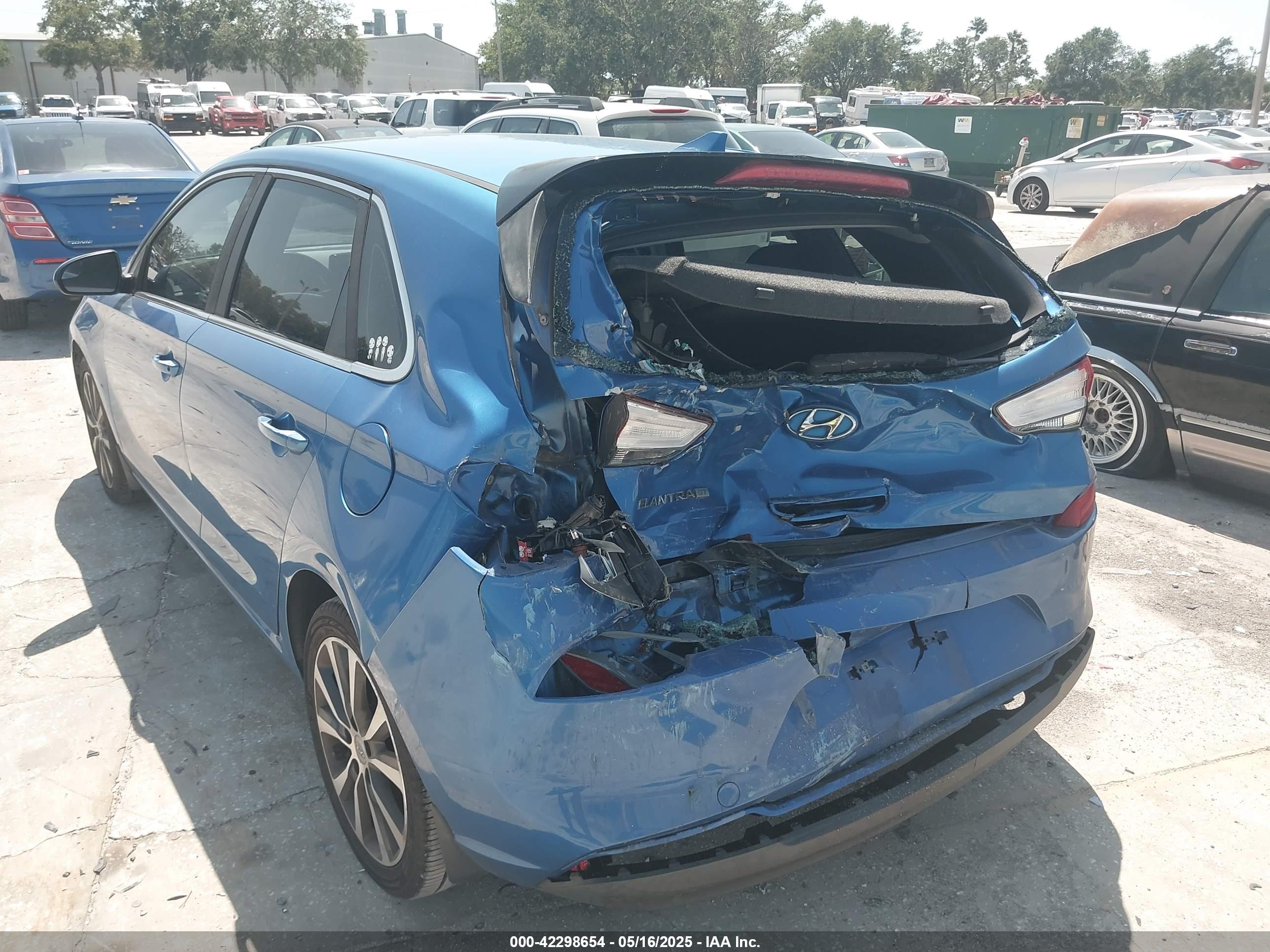 HYUNDAI ELANTRA image 6