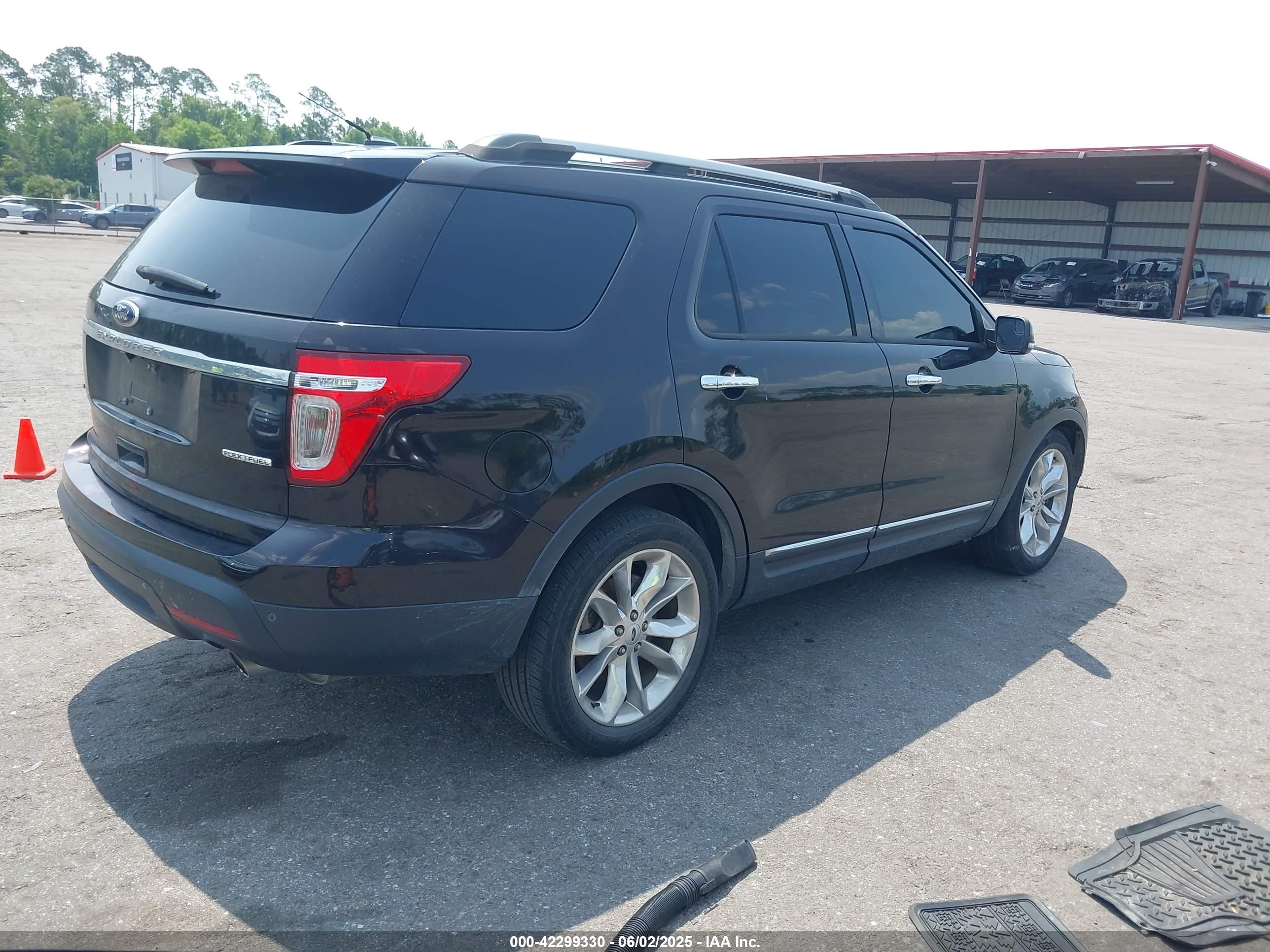 FORD EXPLORER image 4