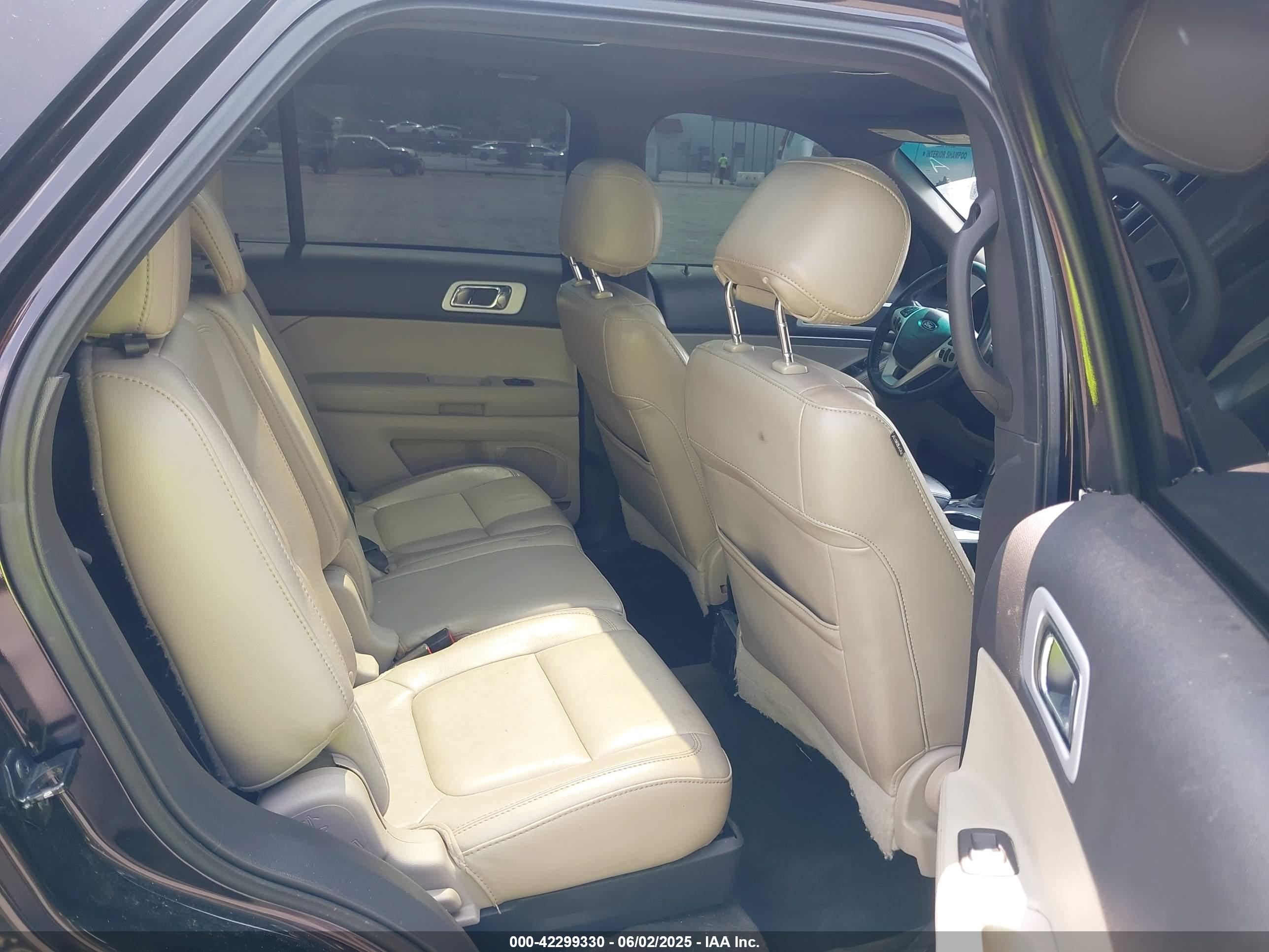 FORD EXPLORER image 8