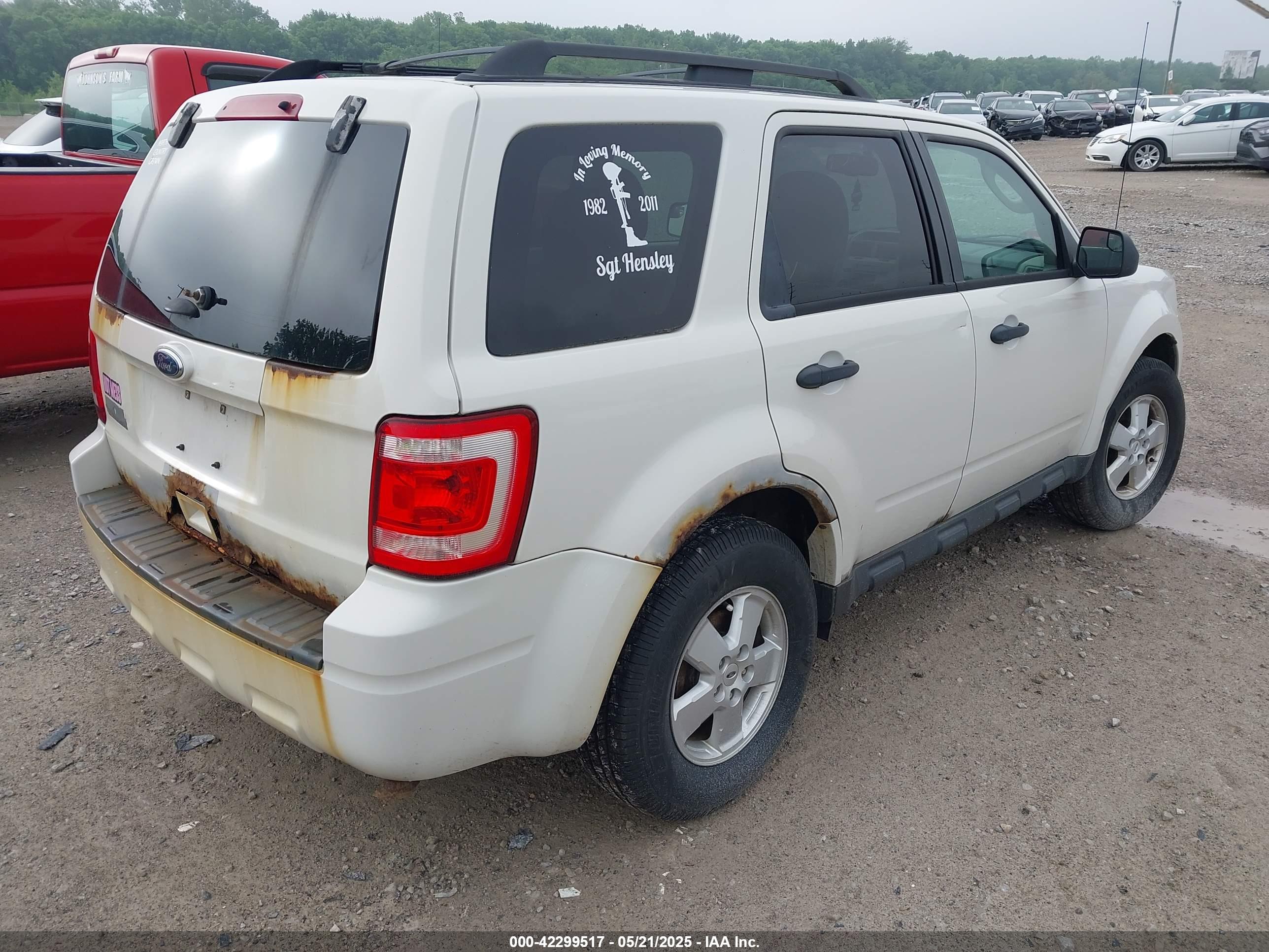 FORD ESCAPE image 4