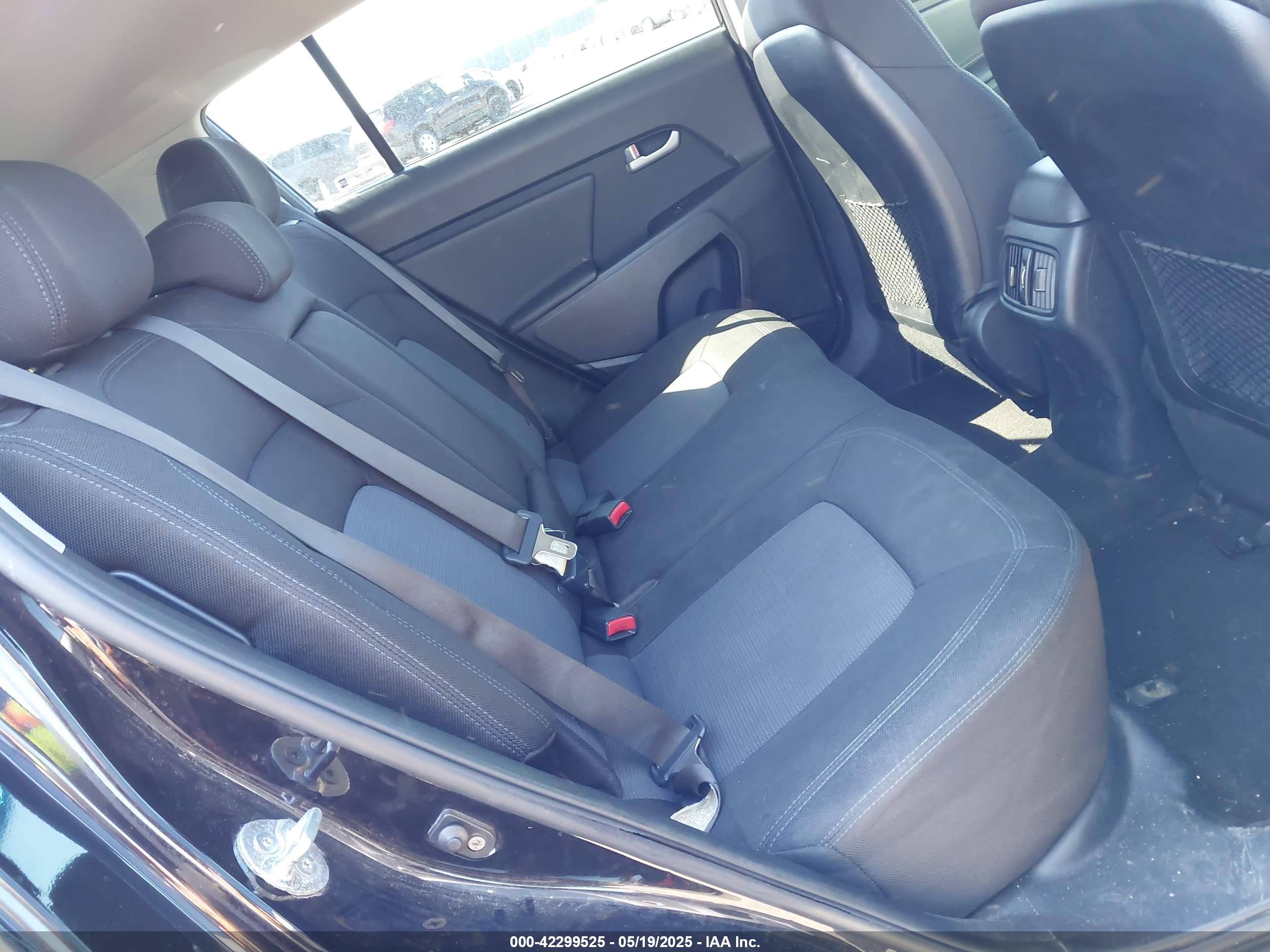 KIA SPORTAGE image 8