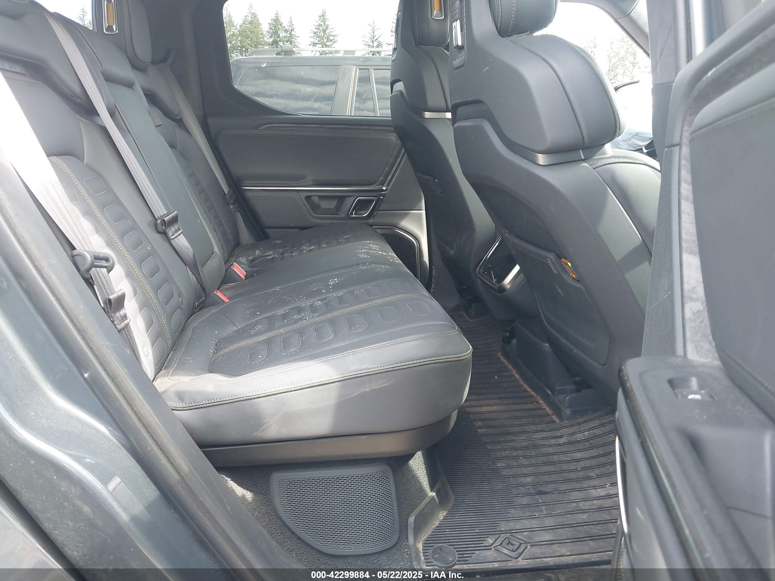 RIVIAN R1T image 8