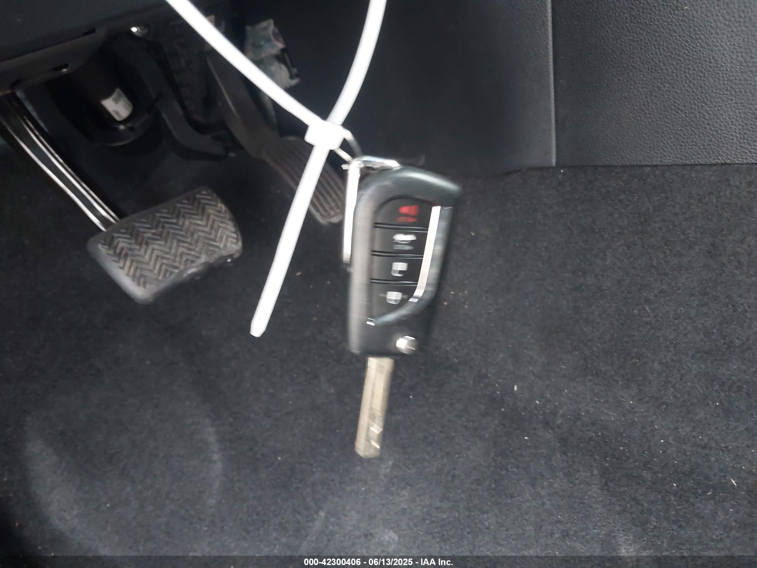 TOYOTA COROLLA image 11