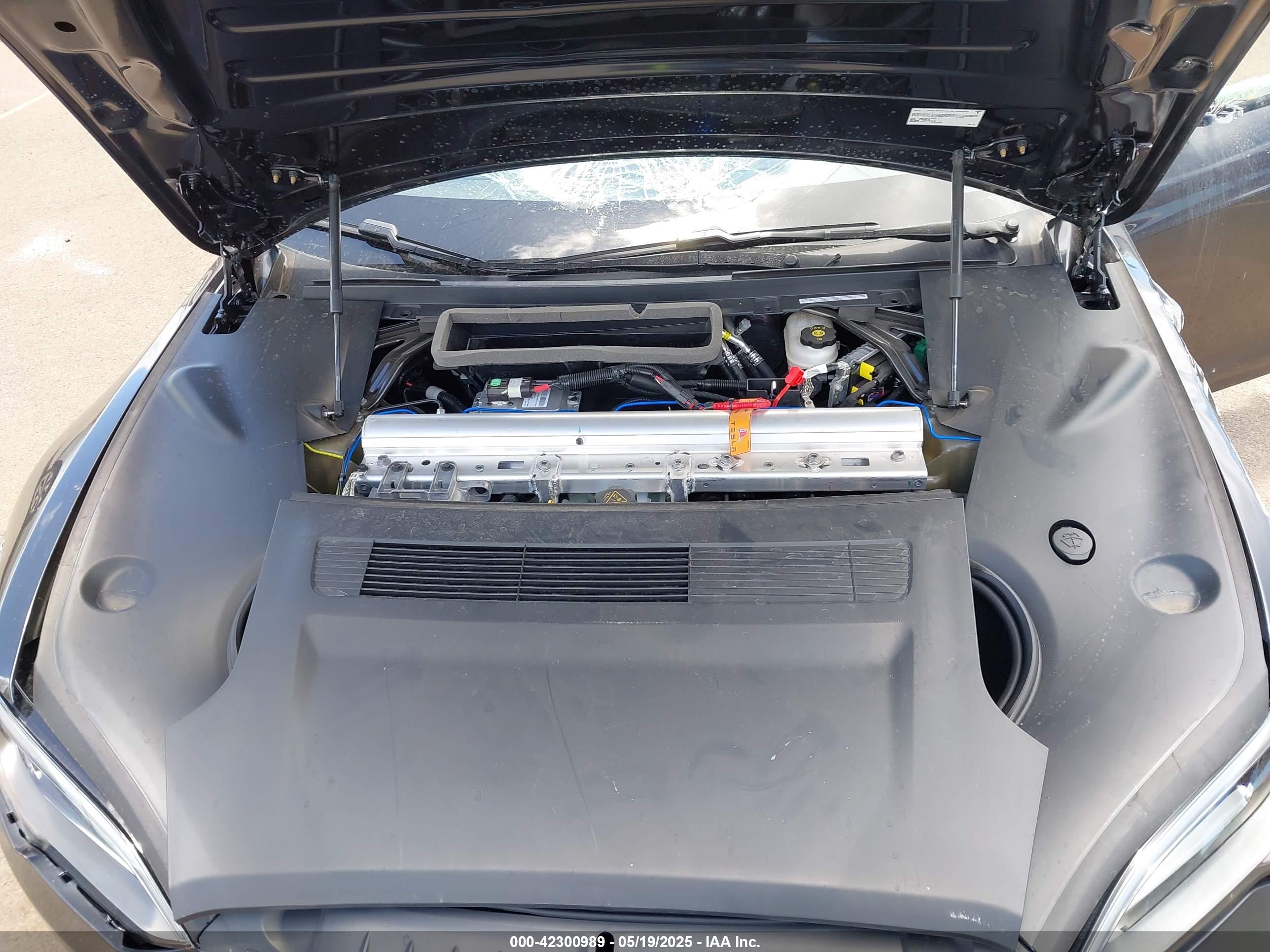 TESLA MODEL image 10