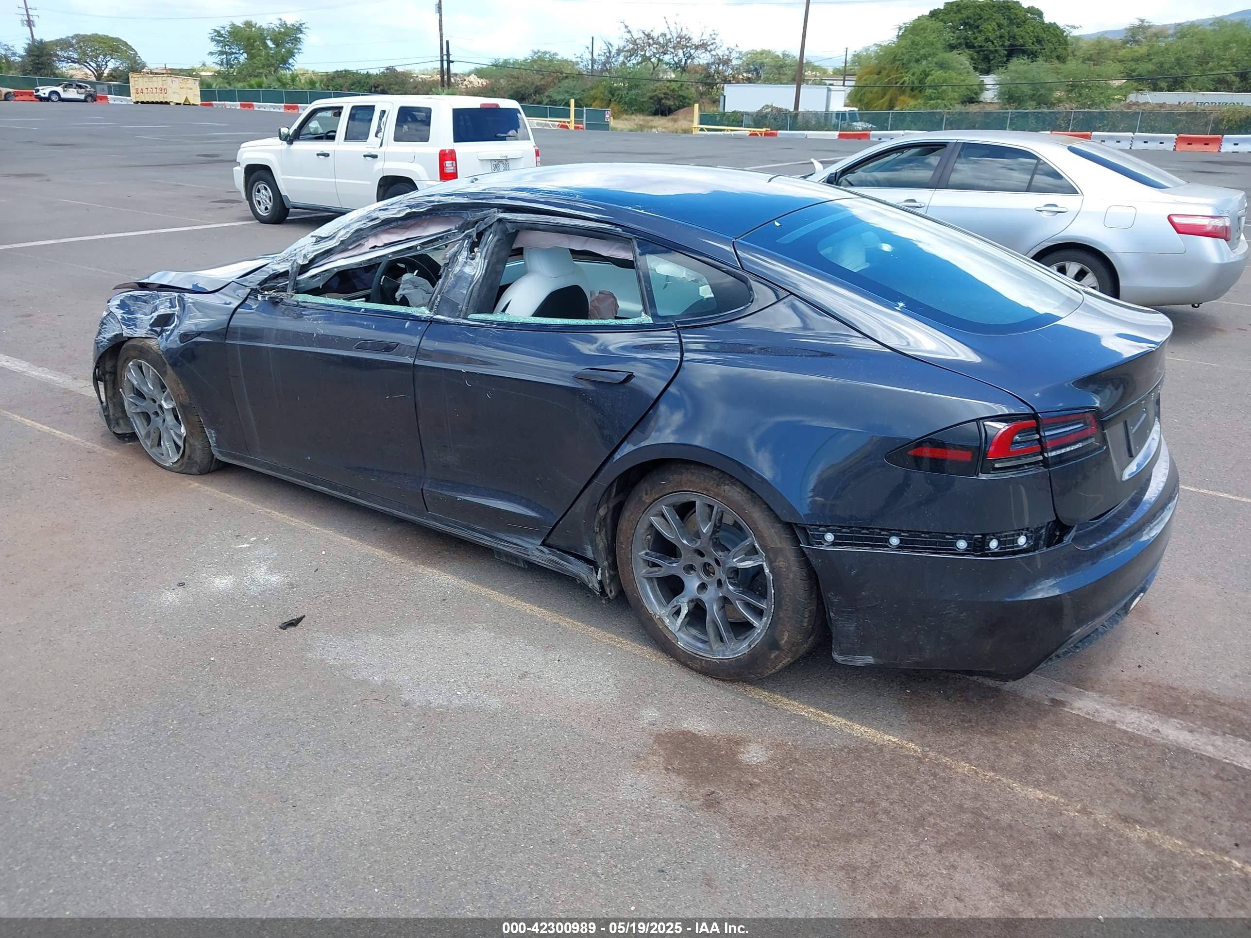 TESLA MODEL image 3