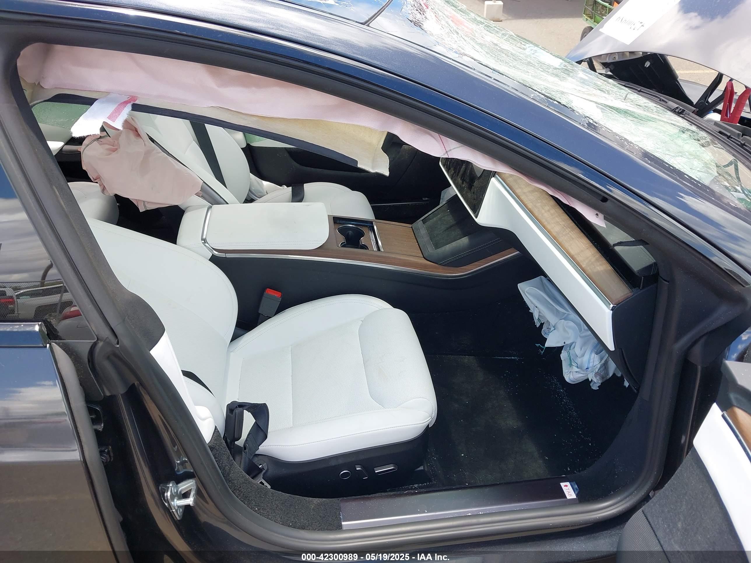 TESLA MODEL image 5