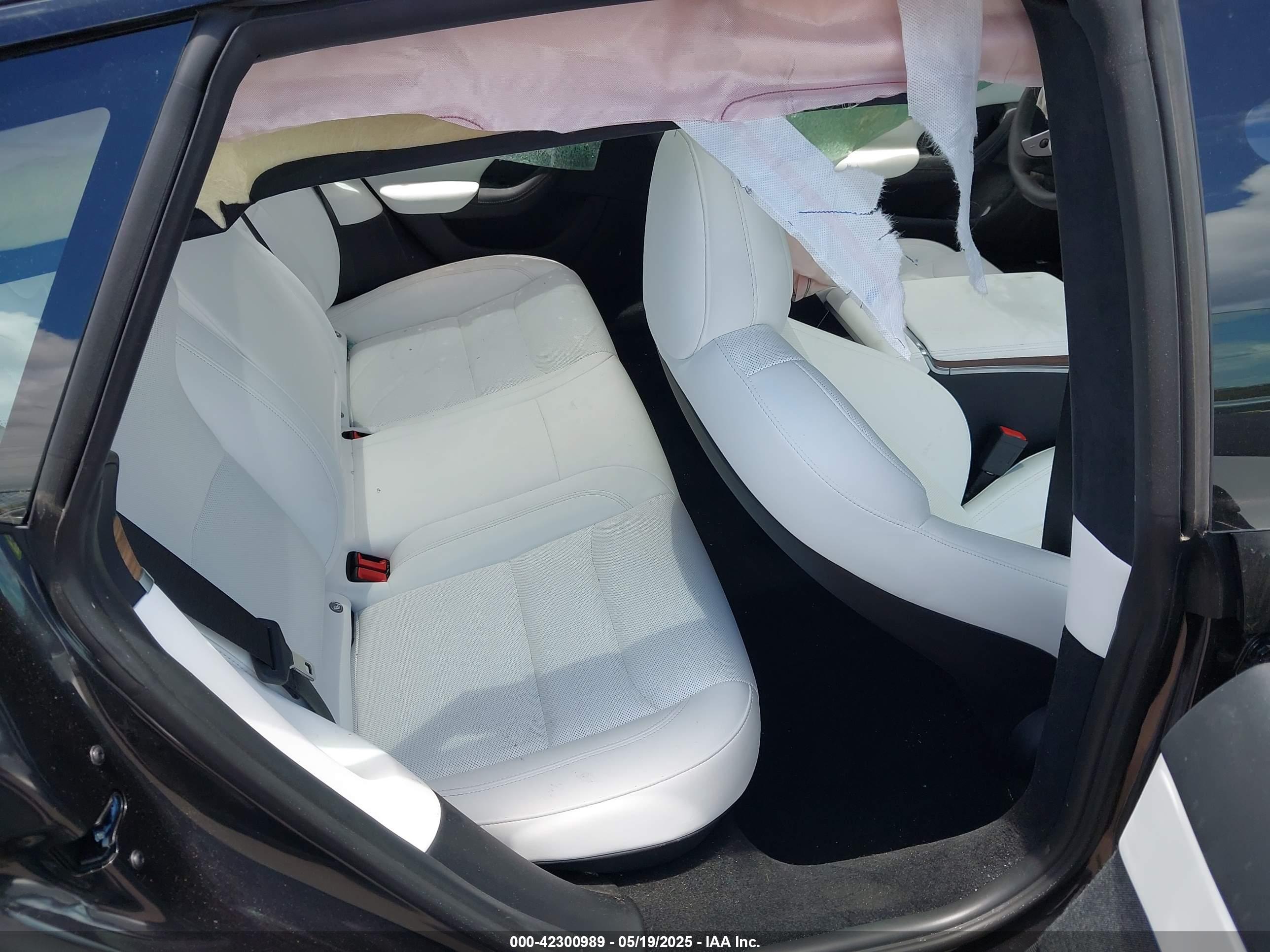 TESLA MODEL image 8