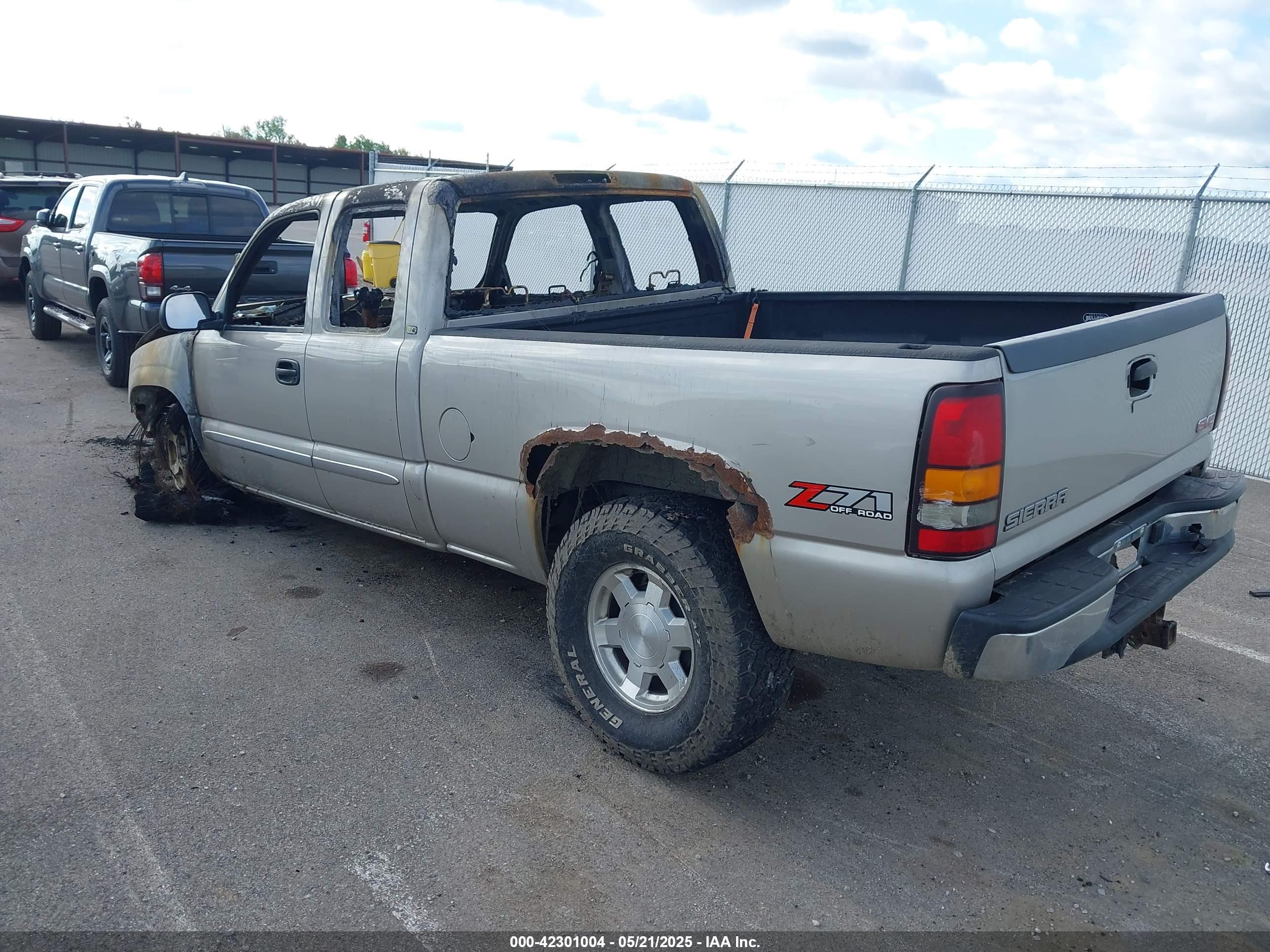 GMC SIERRA image 3