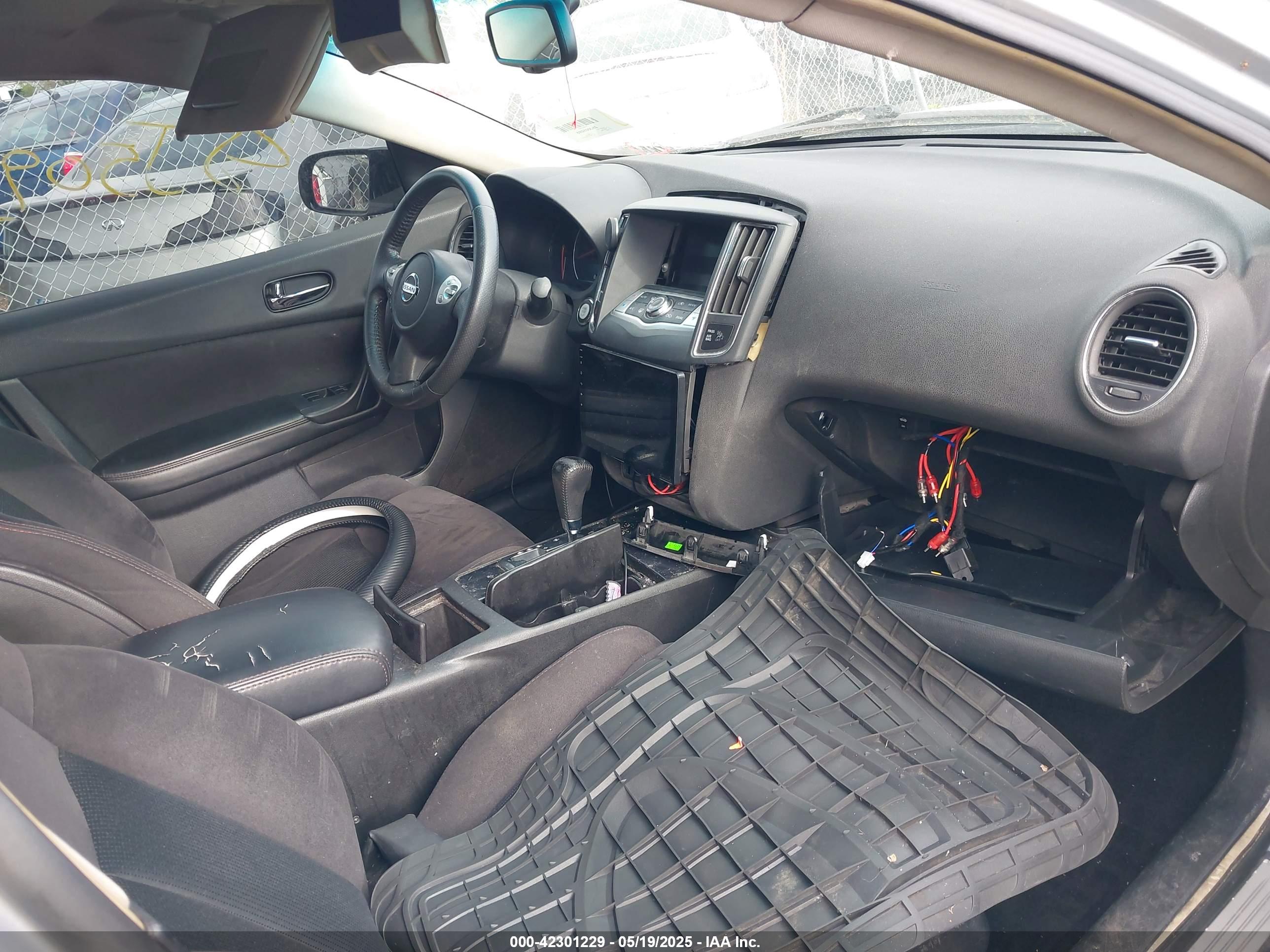 NISSAN MAXIMA image 5