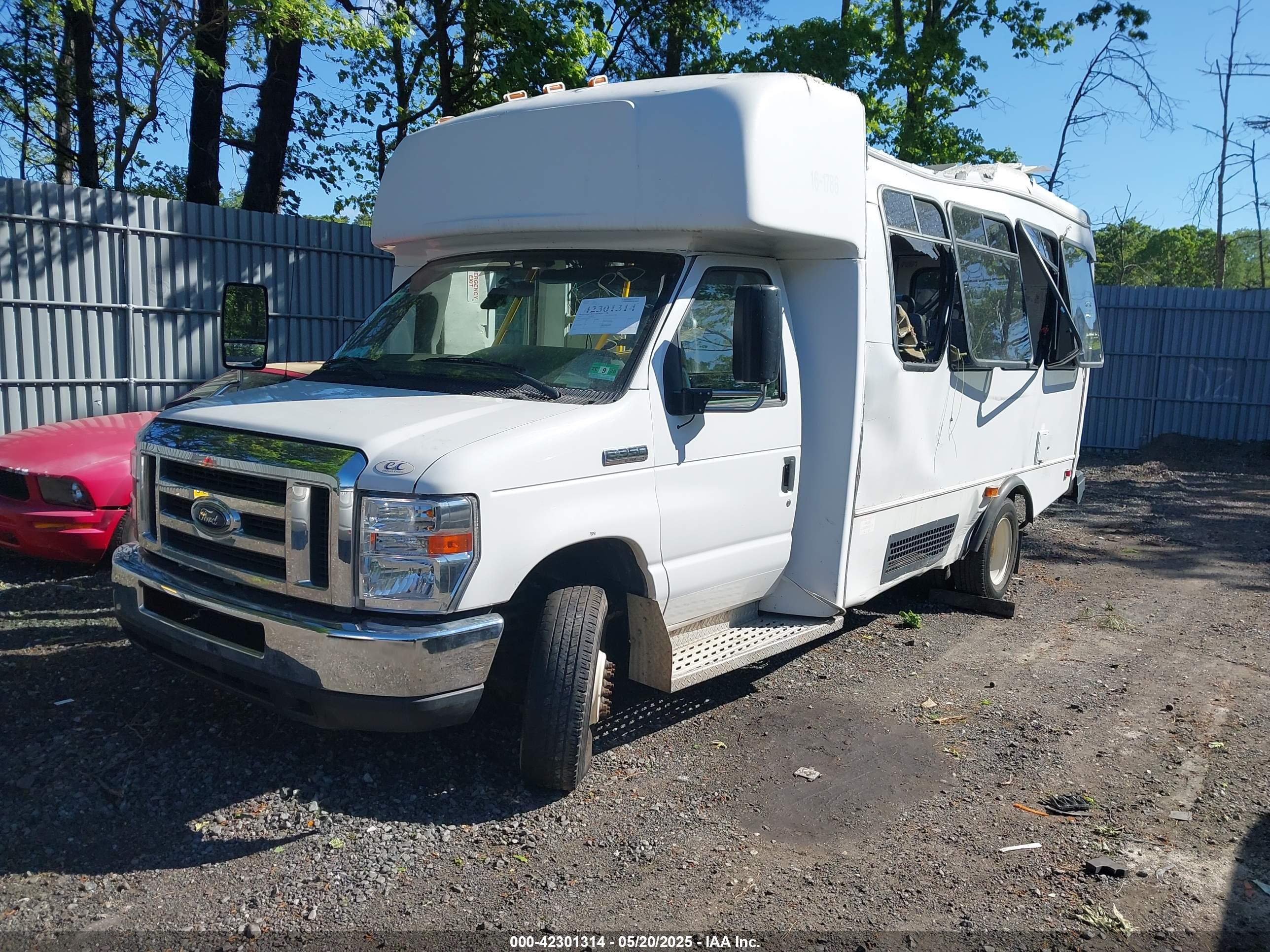 FORD E-350 image 2