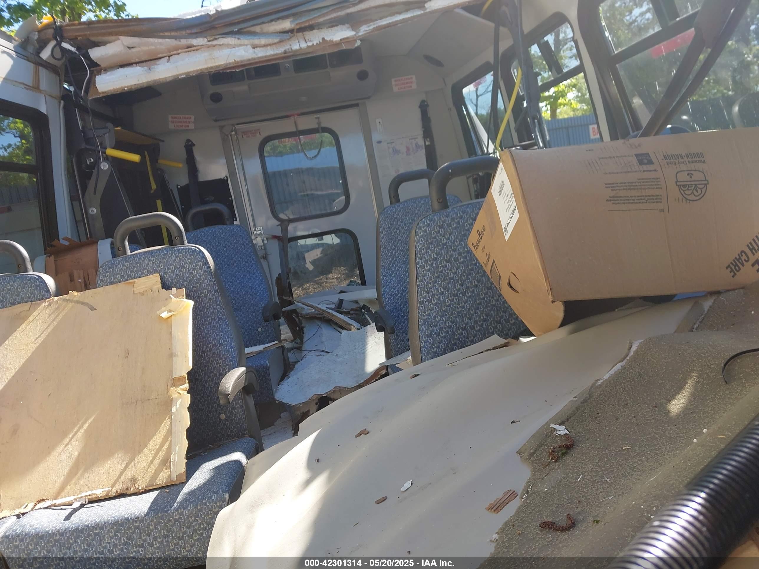 FORD E-350 image 7