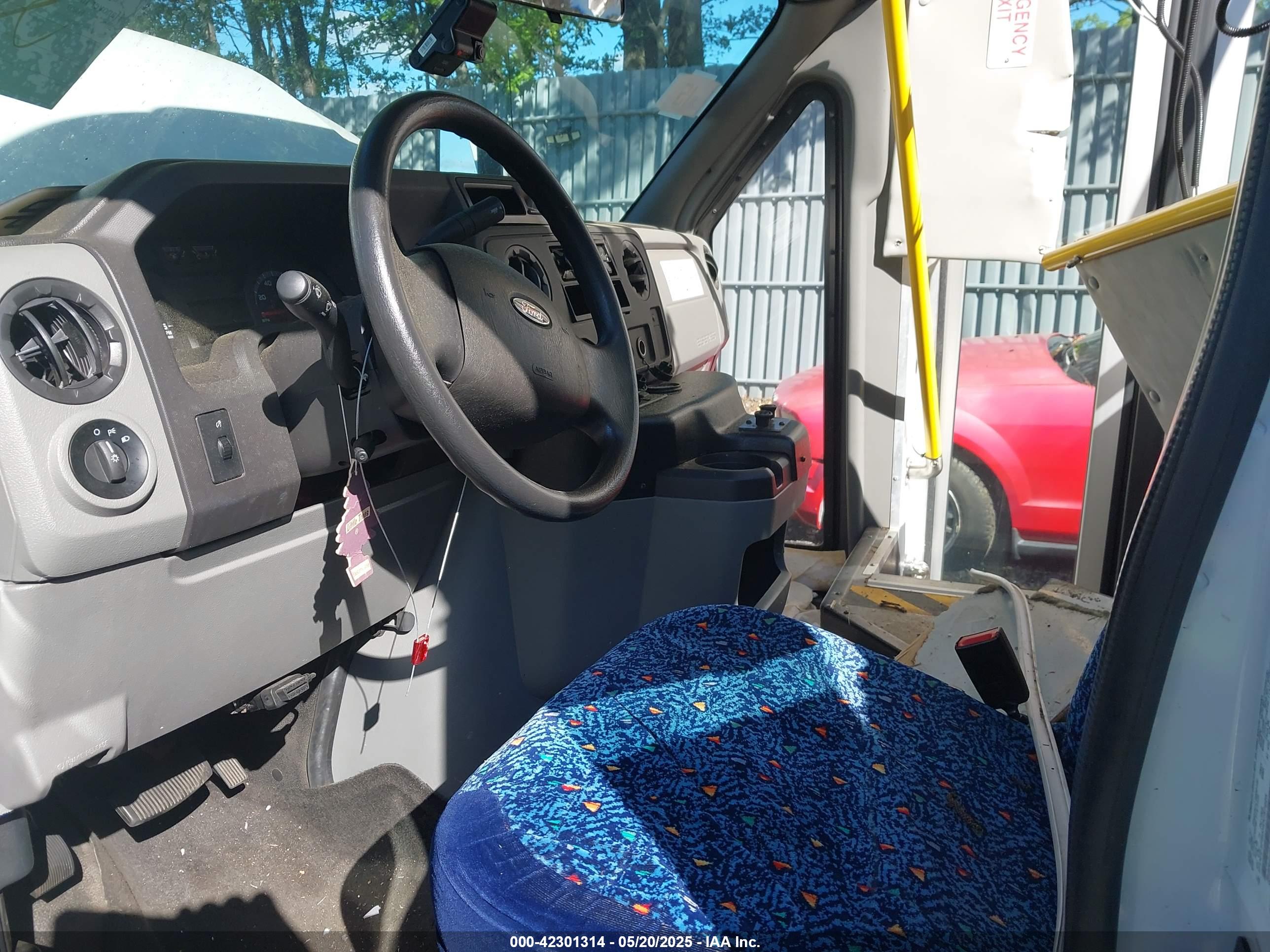 FORD E-350 image 8