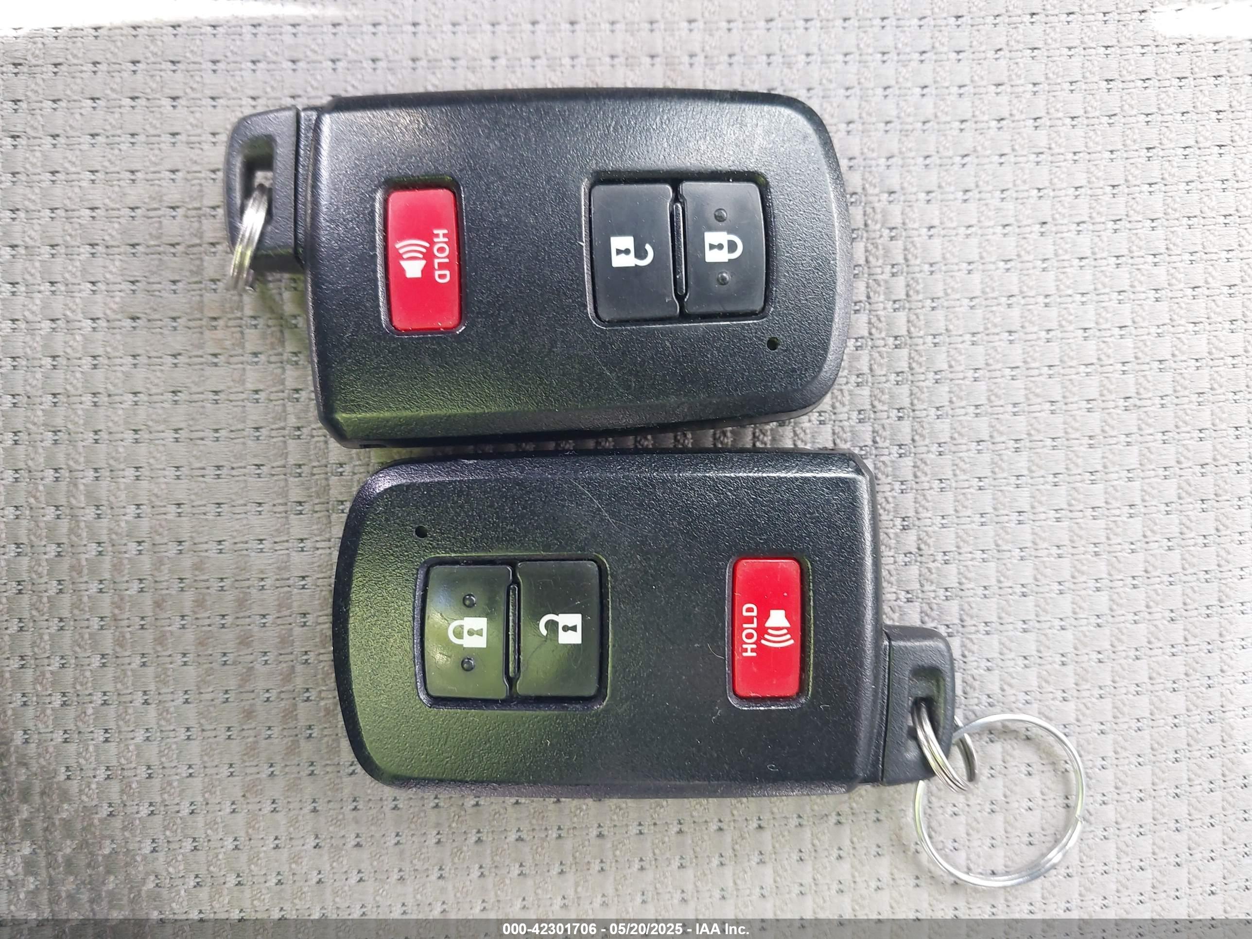 TOYOTA RAV4 image 11
