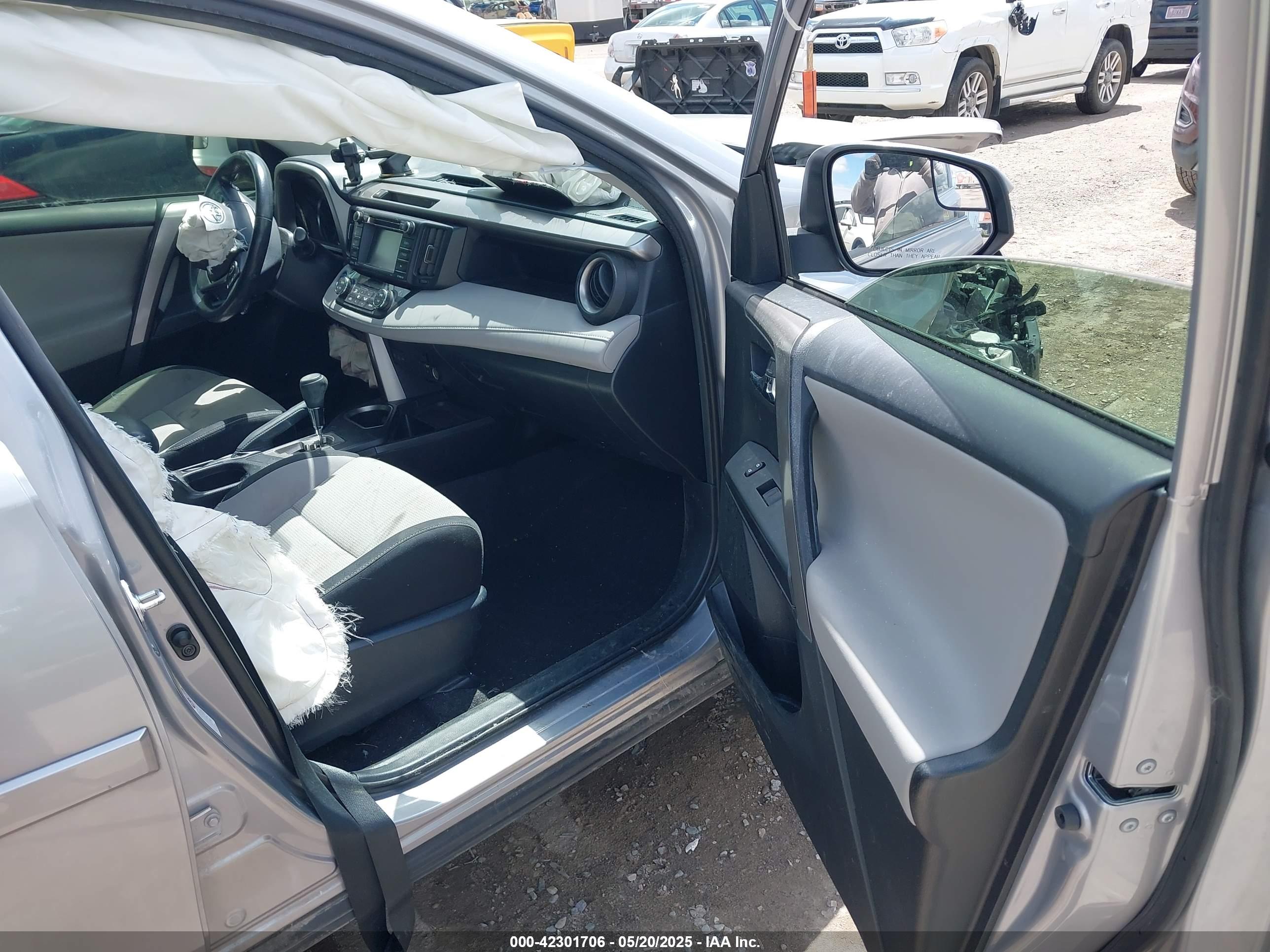 TOYOTA RAV4 image 5