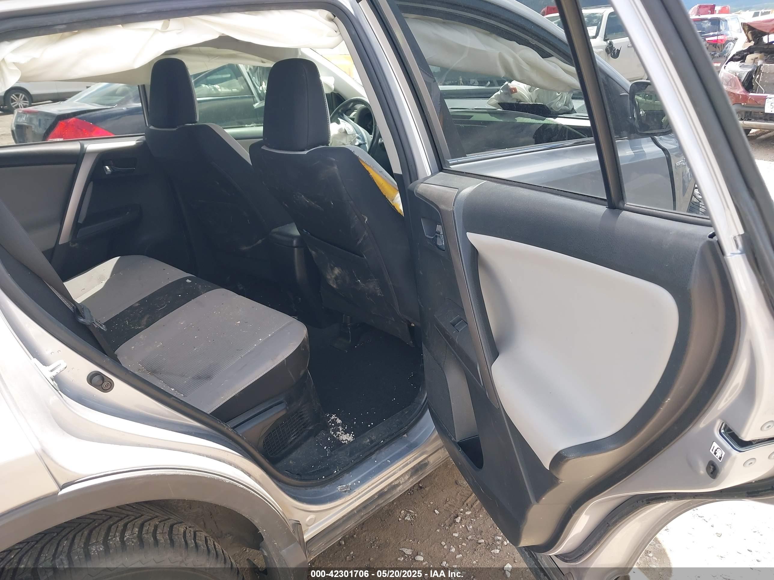 TOYOTA RAV4 image 8