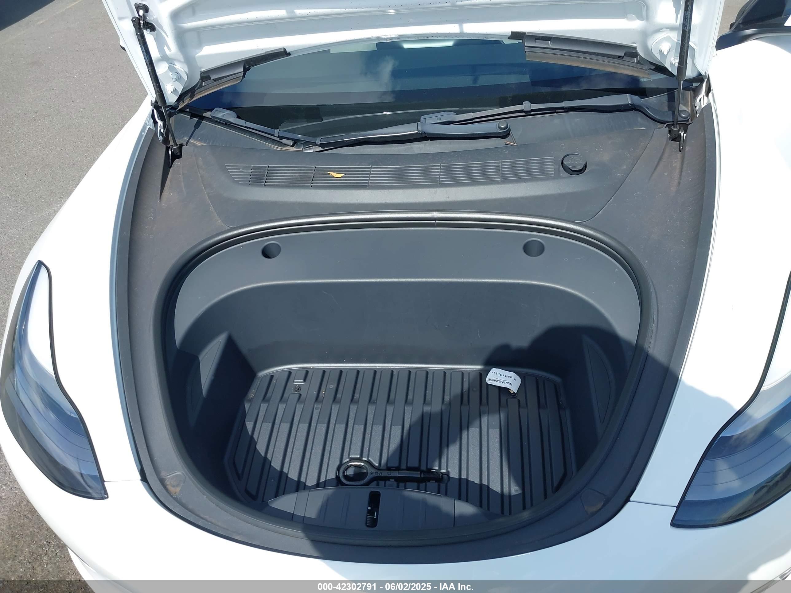 TESLA MODEL image 10