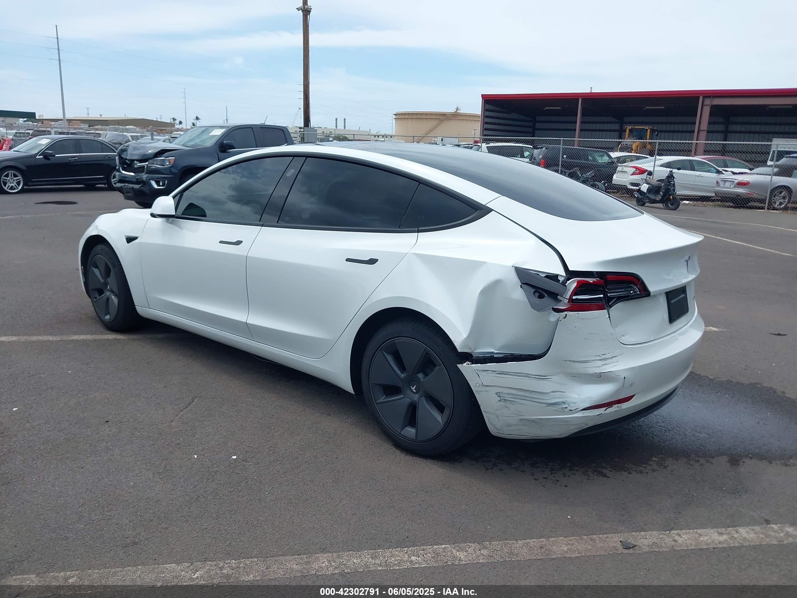 TESLA MODEL image 3