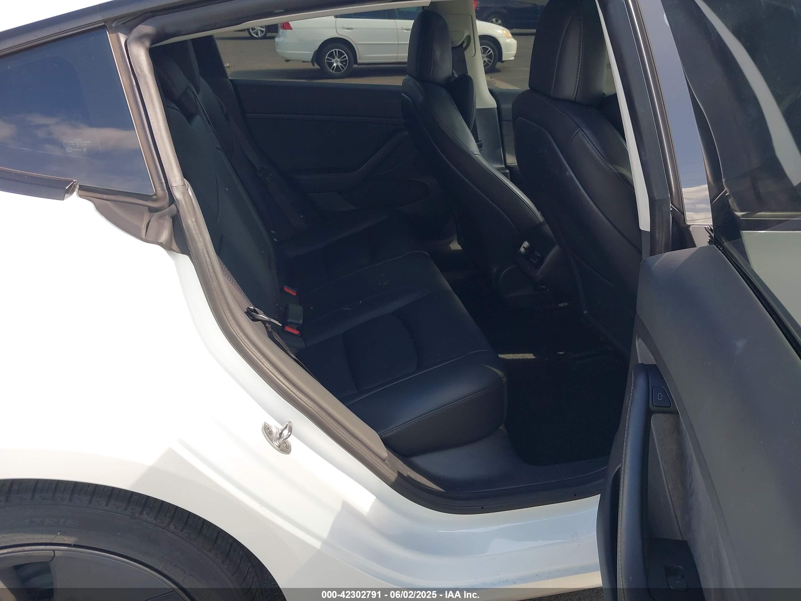 TESLA MODEL image 8