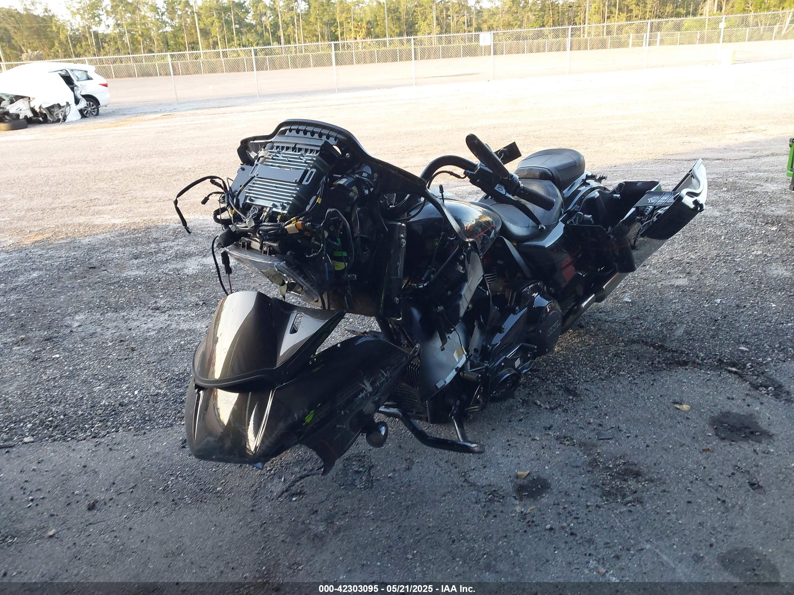 HARLEY-DAVIDSON FLTRXSE image 2