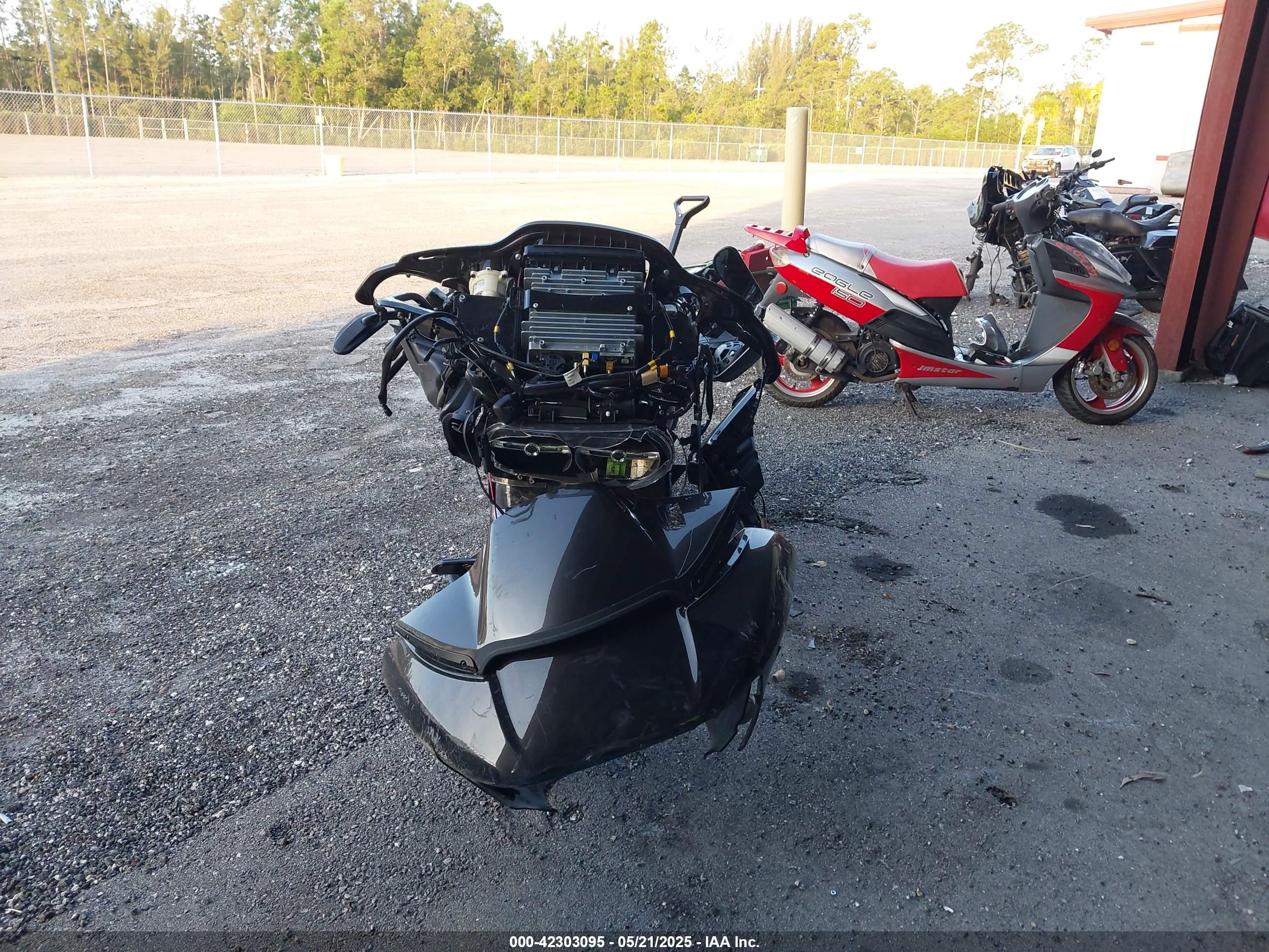 HARLEY-DAVIDSON FLTRXSE image 5