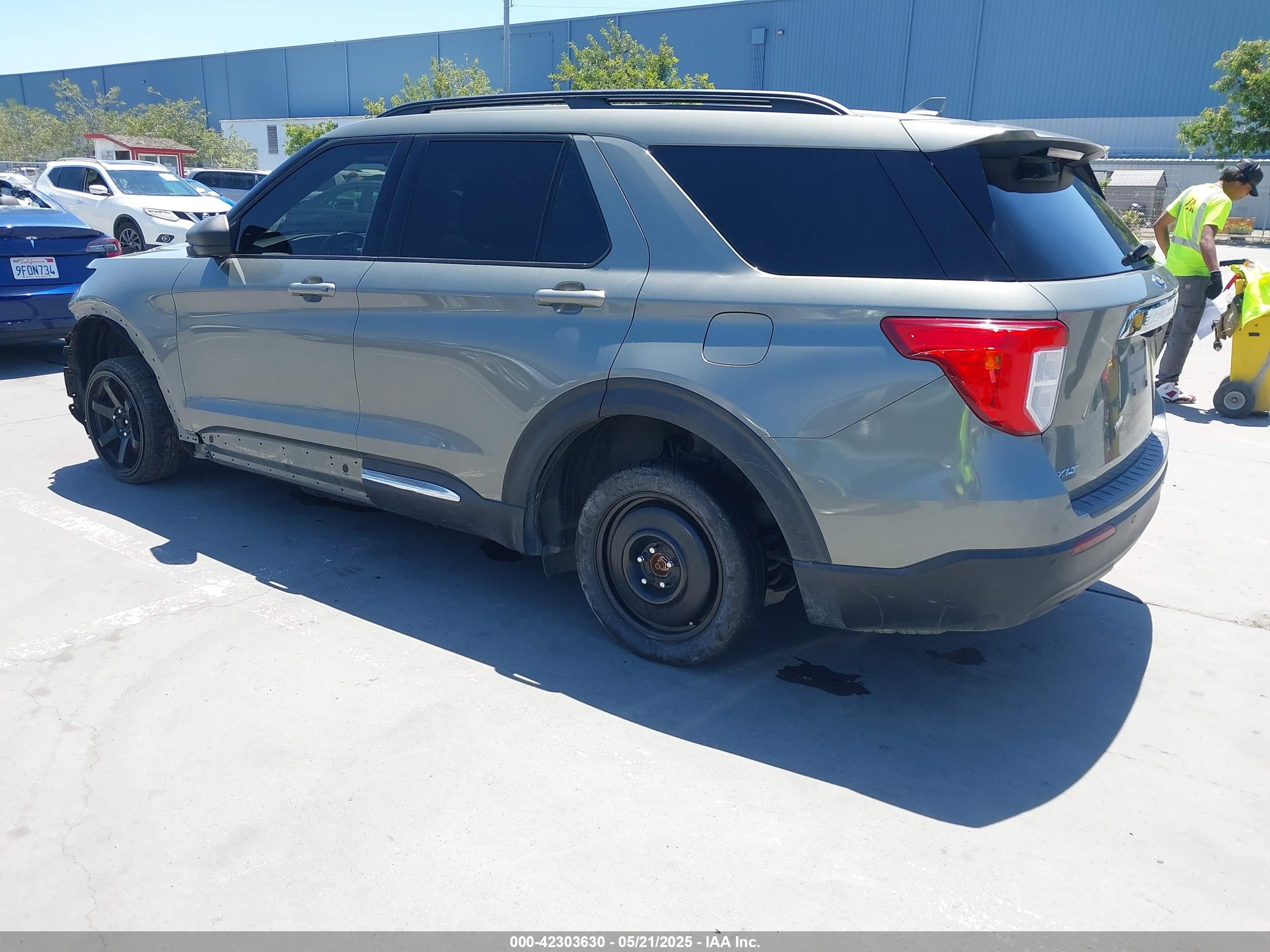 FORD EXPLORER image 3
